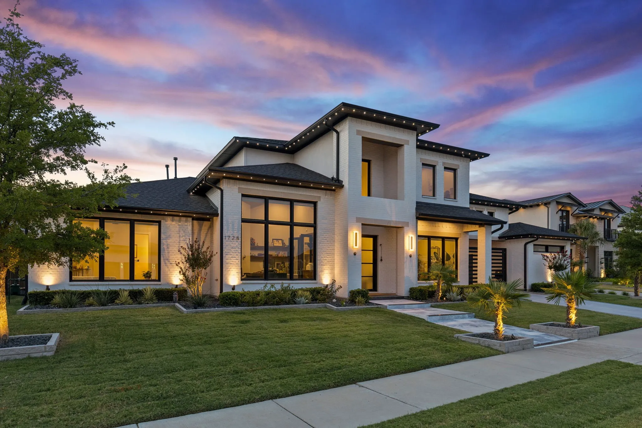 Gorgeous outdoor uplighting and custom JellyFish Lighting!