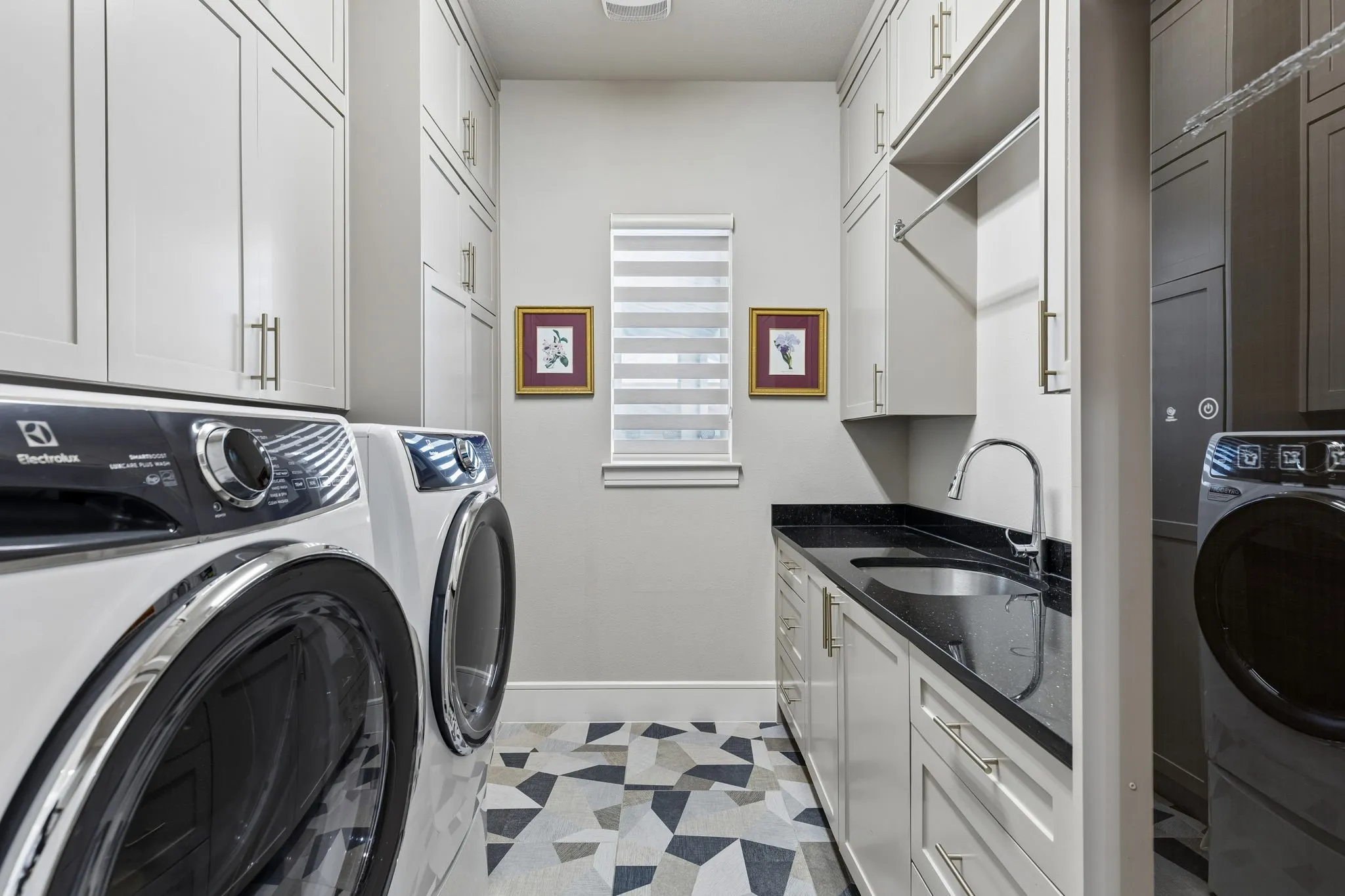 Single Family Residence For Sale in Denton County , 1728 Hidalgo Lane, Frisco, Texas 75034, 5 Bedroom, 6 Bathroom, 3 Garage spaces, 5,468 Sqft, built in 2020, mls#21350081, Real Estate Agent in Frisco, Homes For Sale in Denton county, Homes For Sale in Frisco, Realtor in Frisco Texas, Real Estate Brokerage Independent Realty Texas, Luminita Cordes Realtor