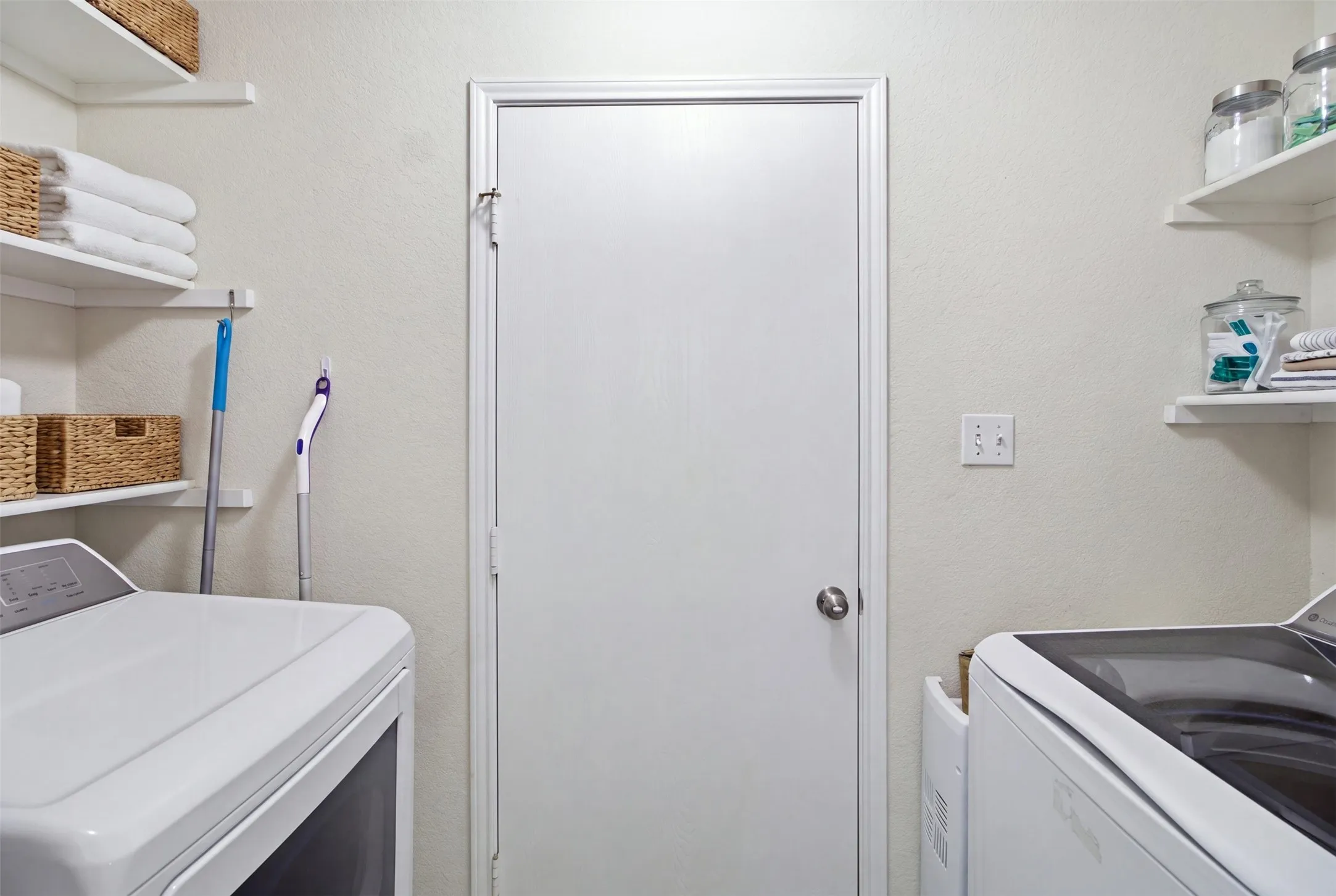 Single Family Residence For Sale in Tarrant County , 8509 Trinity Vista Trail, Fort Worth, Texas 76053, 4 Bedroom, 2 Bathroom, 2 Garage spaces, 2,077 Sqft, built in 2001, mls#21353388, Real Estate Agent in Fort Worth, Homes For Sale in Tarrant county, Homes For Sale in Fort Worth, Realtor in Fort Worth Texas, Real Estate Brokerage Independent Realty Texas, Luminita Cordes Realtor