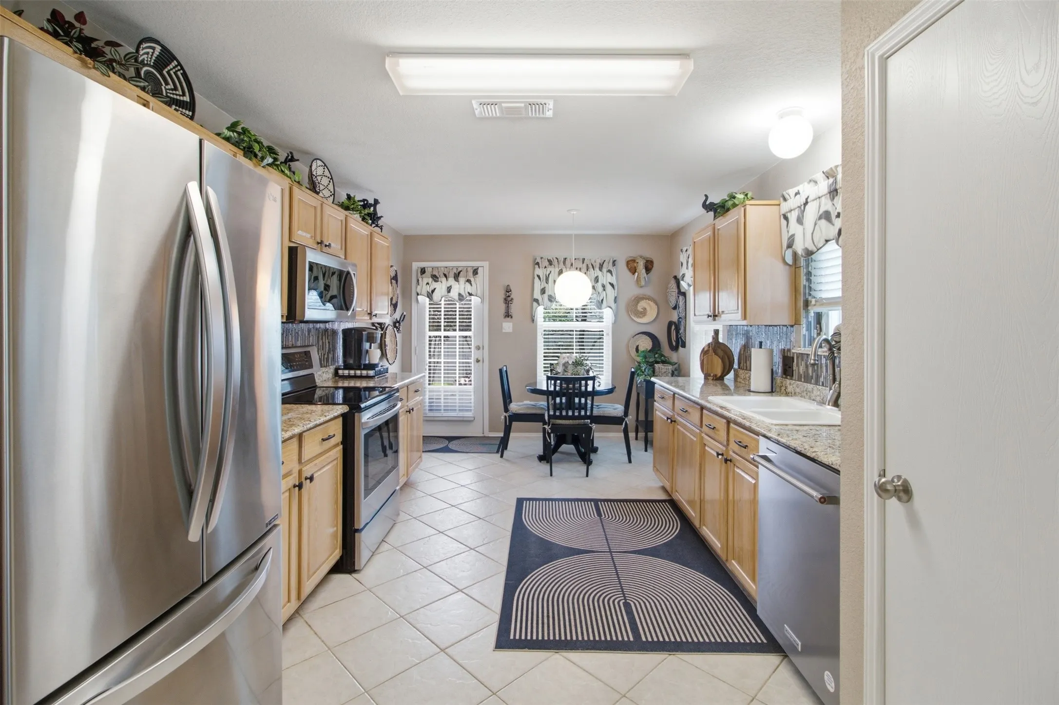 Single Family Residence For Sale in Tarrant County , 8509 Trinity Vista Trail, Fort Worth, Texas 76053, 4 Bedroom, 2 Bathroom, 2 Garage spaces, 2,077 Sqft, built in 2001, mls#21353388, Real Estate Agent in Fort Worth, Homes For Sale in Tarrant county, Homes For Sale in Fort Worth, Realtor in Fort Worth Texas, Real Estate Brokerage Independent Realty Texas, Luminita Cordes Realtor