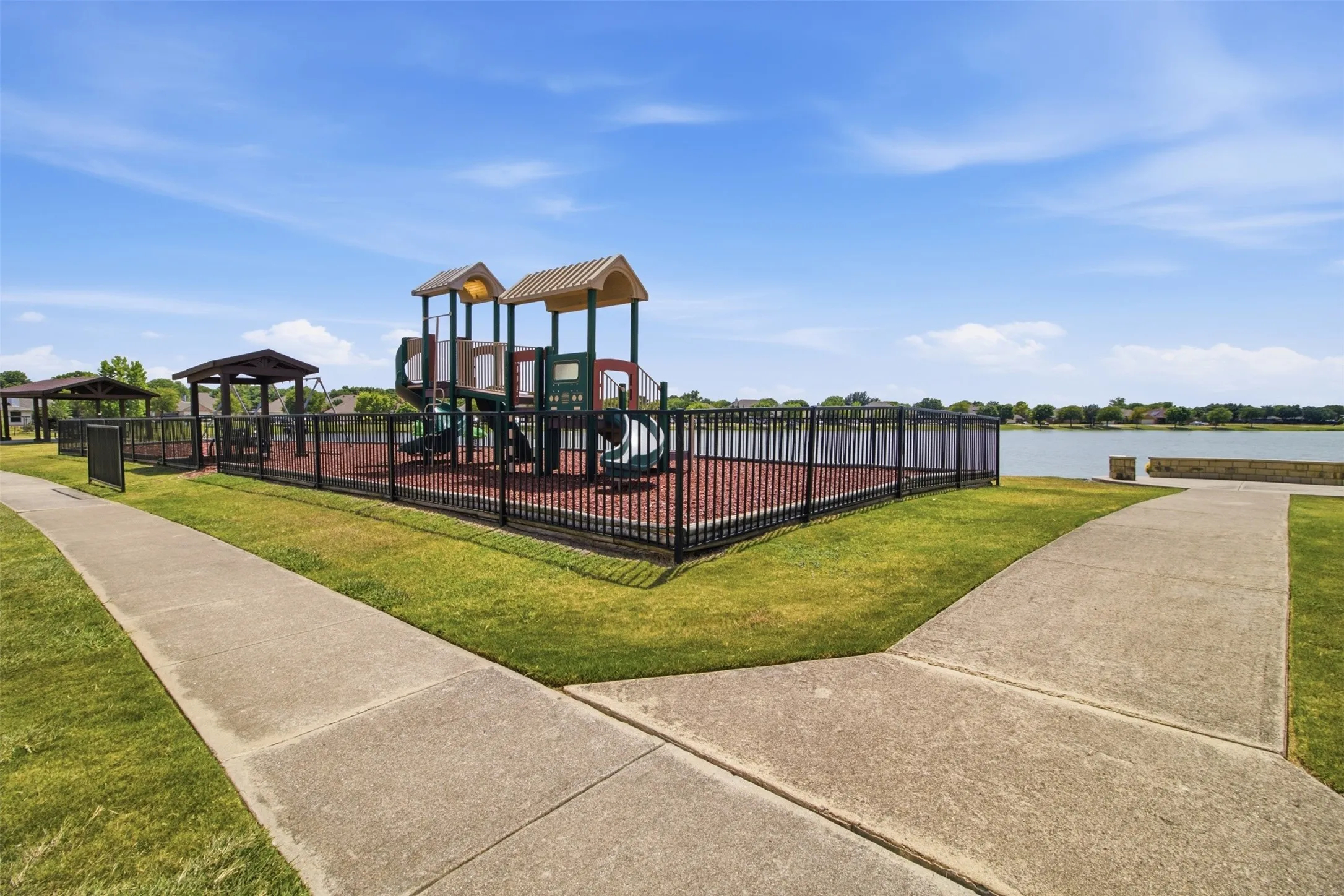 Single Family Residence For Sale in Tarrant County , 8509 Trinity Vista Trail, Fort Worth, Texas 76053, 4 Bedroom, 2 Bathroom, 2 Garage spaces, 2,077 Sqft, built in 2001, mls#21353388, Real Estate Agent in Fort Worth, Homes For Sale in Tarrant county, Homes For Sale in Fort Worth, Realtor in Fort Worth Texas, Real Estate Brokerage Independent Realty Texas, Luminita Cordes Realtor