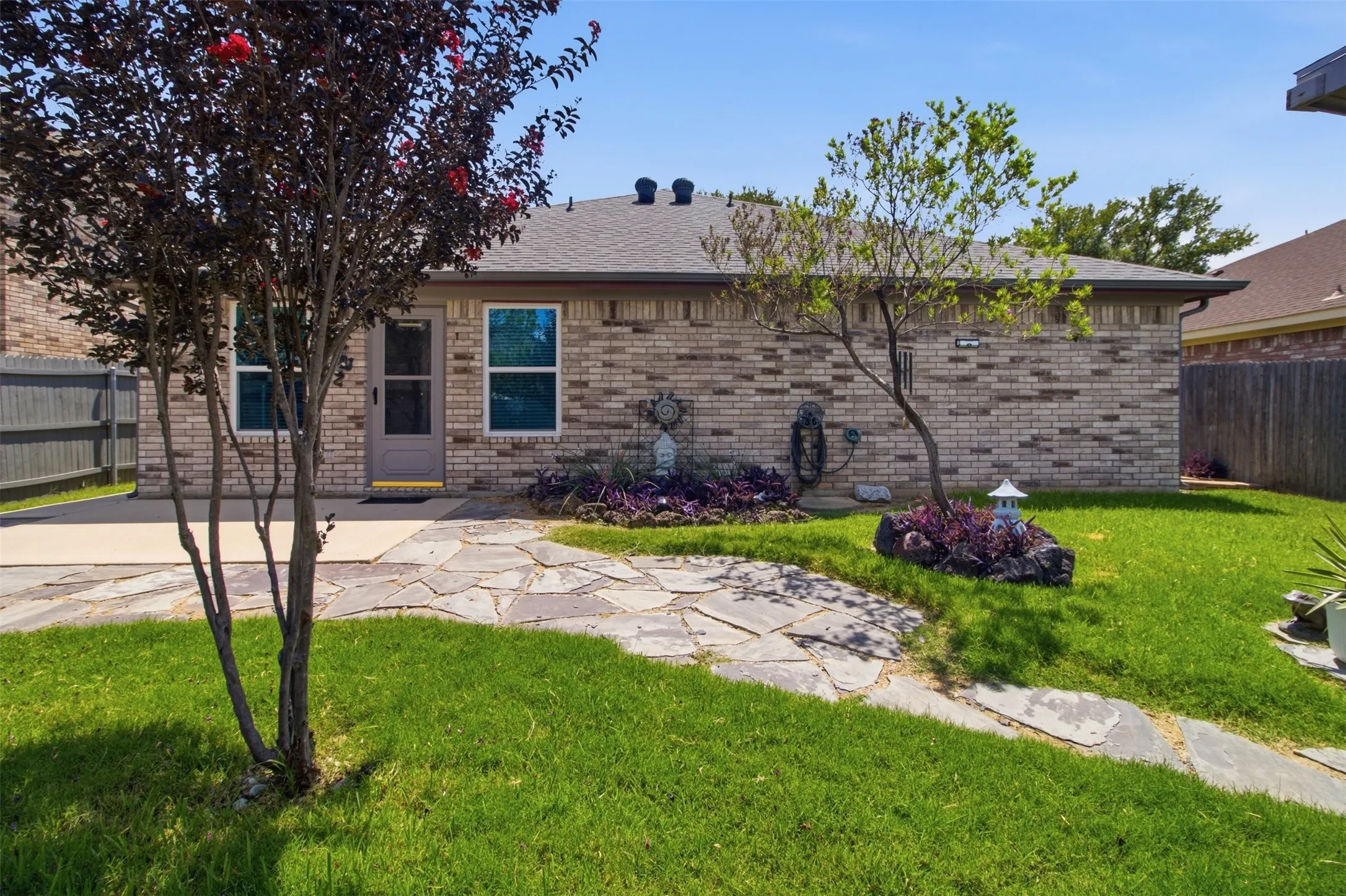 Single Family Residence For Sale in Tarrant County , 8509 Trinity Vista Trail, Fort Worth, Texas 76053, 4 Bedroom, 2 Bathroom, 2 Garage spaces, 2,077 Sqft, built in 2001, mls#21353388, Real Estate Agent in Fort Worth, Homes For Sale in Tarrant county, Homes For Sale in Fort Worth, Realtor in Fort Worth Texas, Real Estate Brokerage Independent Realty Texas, Luminita Cordes Realtor