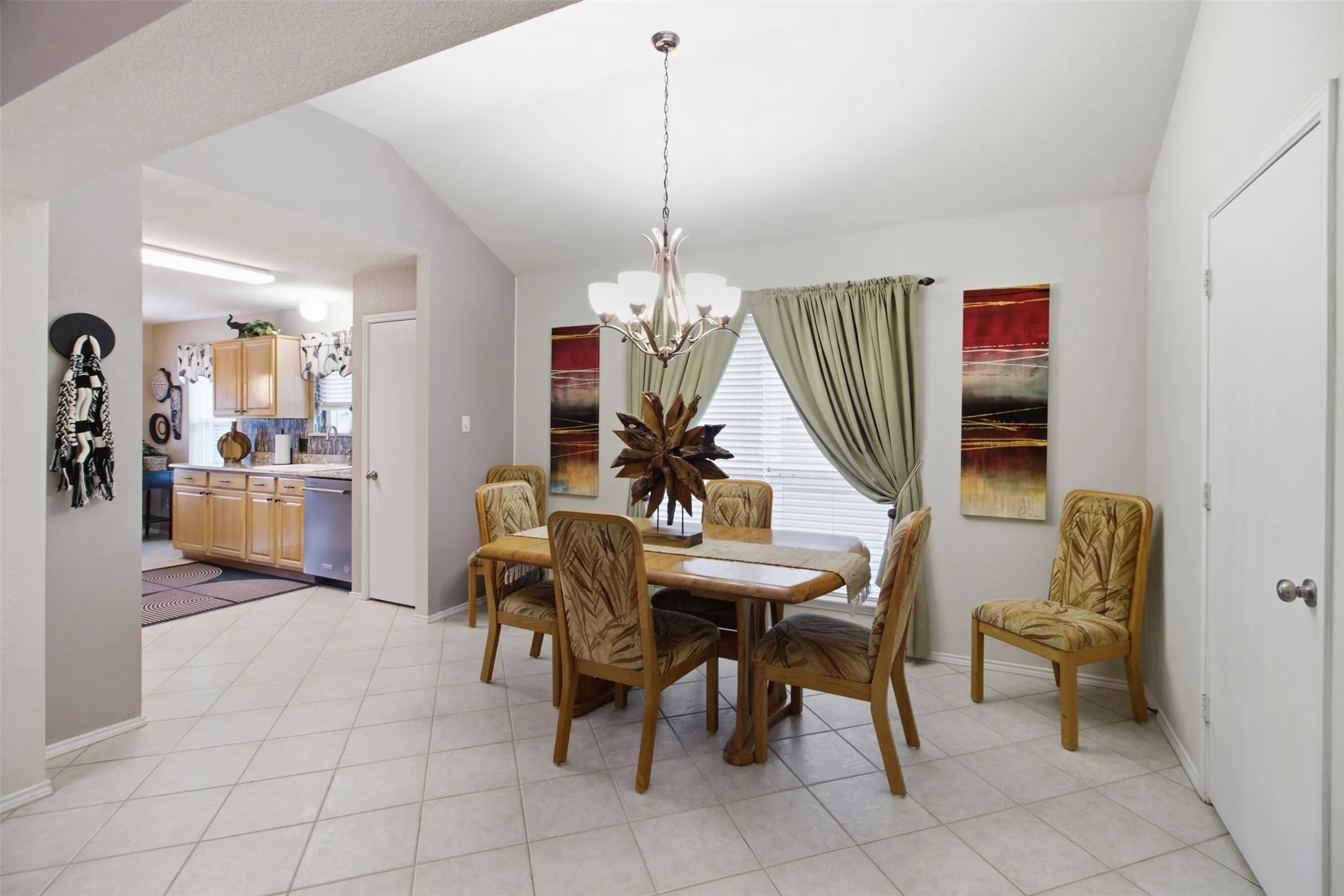 Single Family Residence For Sale in Tarrant County , 8509 Trinity Vista Trail, Fort Worth, Texas 76053, 4 Bedroom, 2 Bathroom, 2 Garage spaces, 2,077 Sqft, built in 2001, mls#21353388, Real Estate Agent in Fort Worth, Homes For Sale in Tarrant county, Homes For Sale in Fort Worth, Realtor in Fort Worth Texas, Real Estate Brokerage Independent Realty Texas, Luminita Cordes Realtor