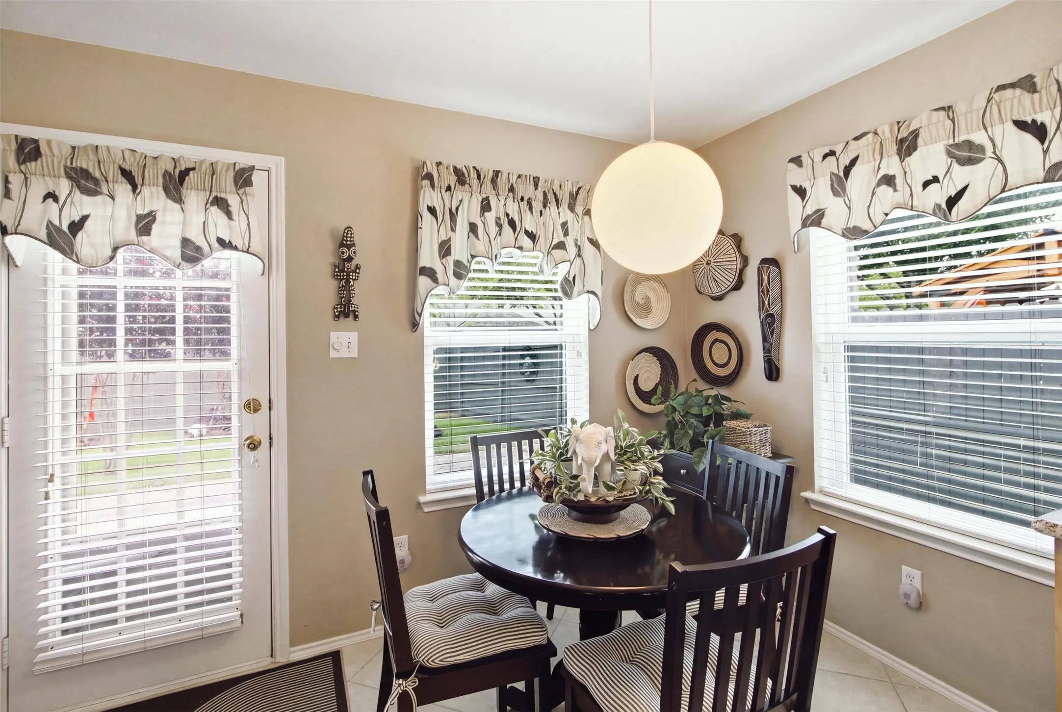 Single Family Residence For Sale in Tarrant County , 8509 Trinity Vista Trail, Fort Worth, Texas 76053, 4 Bedroom, 2 Bathroom, 2 Garage spaces, 2,077 Sqft, built in 2001, mls#21353388, Real Estate Agent in Fort Worth, Homes For Sale in Tarrant county, Homes For Sale in Fort Worth, Realtor in Fort Worth Texas, Real Estate Brokerage Independent Realty Texas, Luminita Cordes Realtor