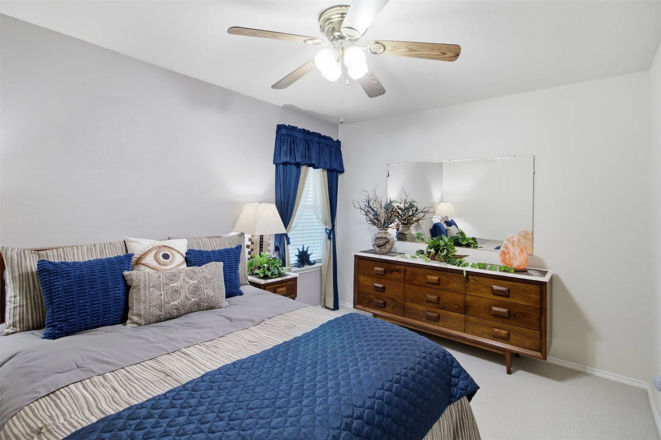 Single Family Residence For Sale in Tarrant County , 8509 Trinity Vista Trail, Fort Worth, Texas 76053, 4 Bedroom, 2 Bathroom, 2 Garage spaces, 2,077 Sqft, built in 2001, mls#21353388, Real Estate Agent in Fort Worth, Homes For Sale in Tarrant county, Homes For Sale in Fort Worth, Realtor in Fort Worth Texas, Real Estate Brokerage Independent Realty Texas, Luminita Cordes Realtor
