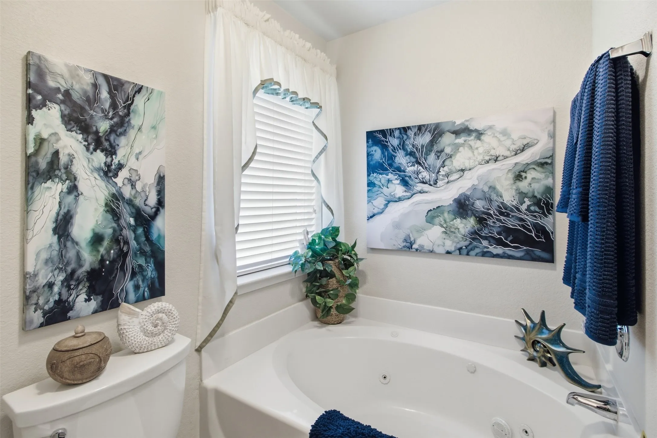 Single Family Residence For Sale in Tarrant County , 8509 Trinity Vista Trail, Fort Worth, Texas 76053, 4 Bedroom, 2 Bathroom, 2 Garage spaces, 2,077 Sqft, built in 2001, mls#21353388, Real Estate Agent in Fort Worth, Homes For Sale in Tarrant county, Homes For Sale in Fort Worth, Realtor in Fort Worth Texas, Real Estate Brokerage Independent Realty Texas, Luminita Cordes Realtor