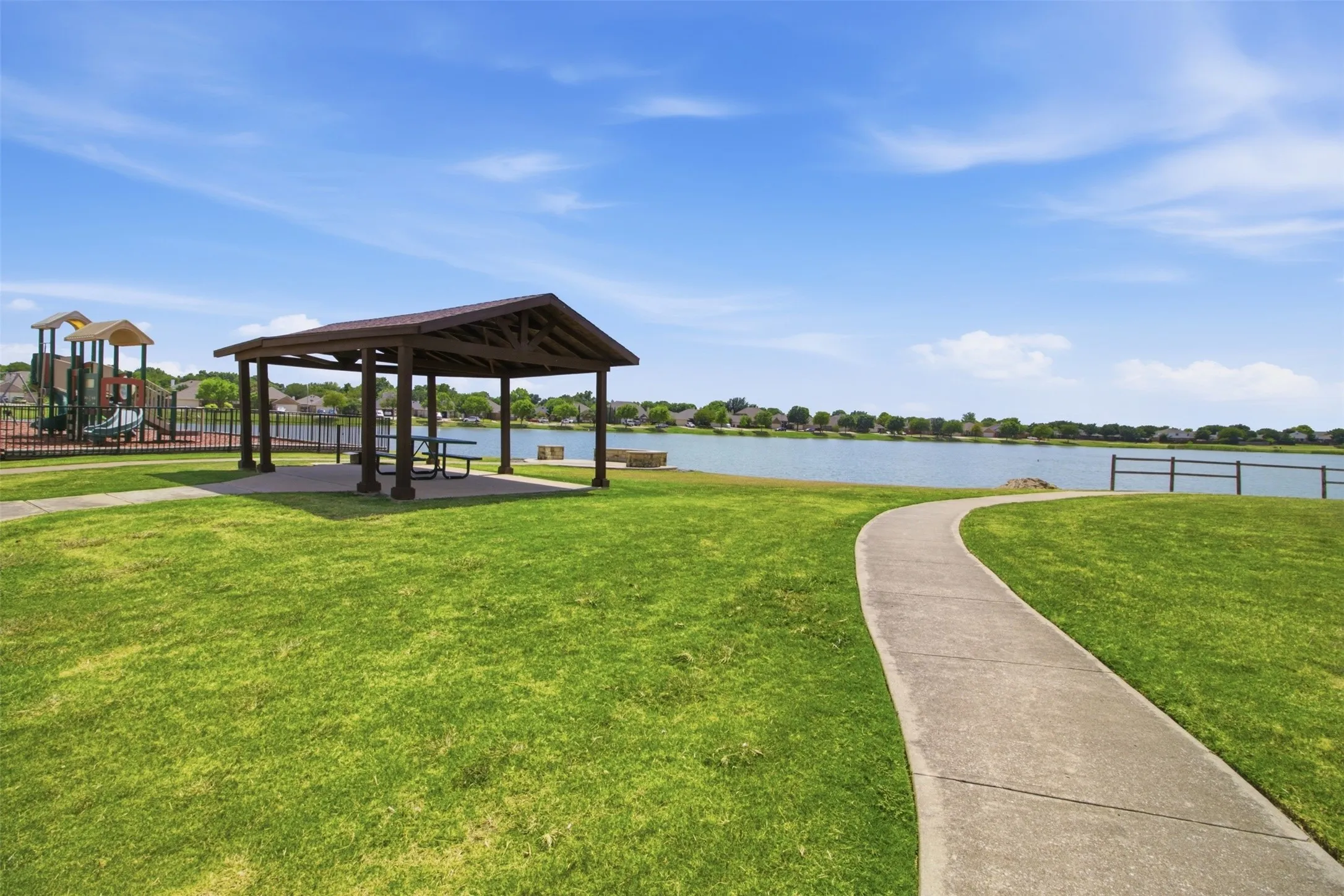 Single Family Residence For Sale in Tarrant County , 8509 Trinity Vista Trail, Fort Worth, Texas 76053, 4 Bedroom, 2 Bathroom, 2 Garage spaces, 2,077 Sqft, built in 2001, mls#21353388, Real Estate Agent in Fort Worth, Homes For Sale in Tarrant county, Homes For Sale in Fort Worth, Realtor in Fort Worth Texas, Real Estate Brokerage Independent Realty Texas, Luminita Cordes Realtor