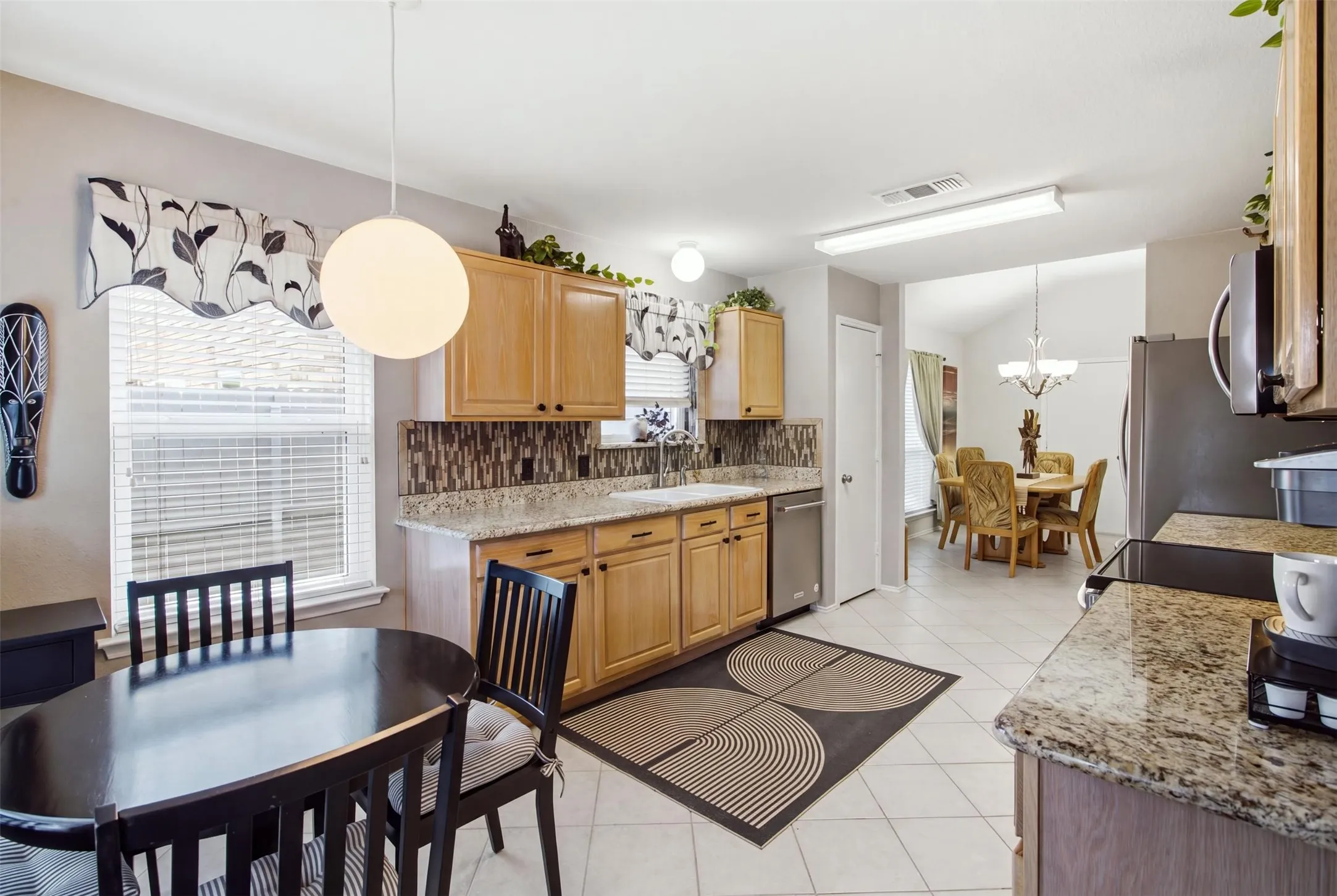 Single Family Residence For Sale in Tarrant County , 8509 Trinity Vista Trail, Fort Worth, Texas 76053, 4 Bedroom, 2 Bathroom, 2 Garage spaces, 2,077 Sqft, built in 2001, mls#21353388, Real Estate Agent in Fort Worth, Homes For Sale in Tarrant county, Homes For Sale in Fort Worth, Realtor in Fort Worth Texas, Real Estate Brokerage Independent Realty Texas, Luminita Cordes Realtor