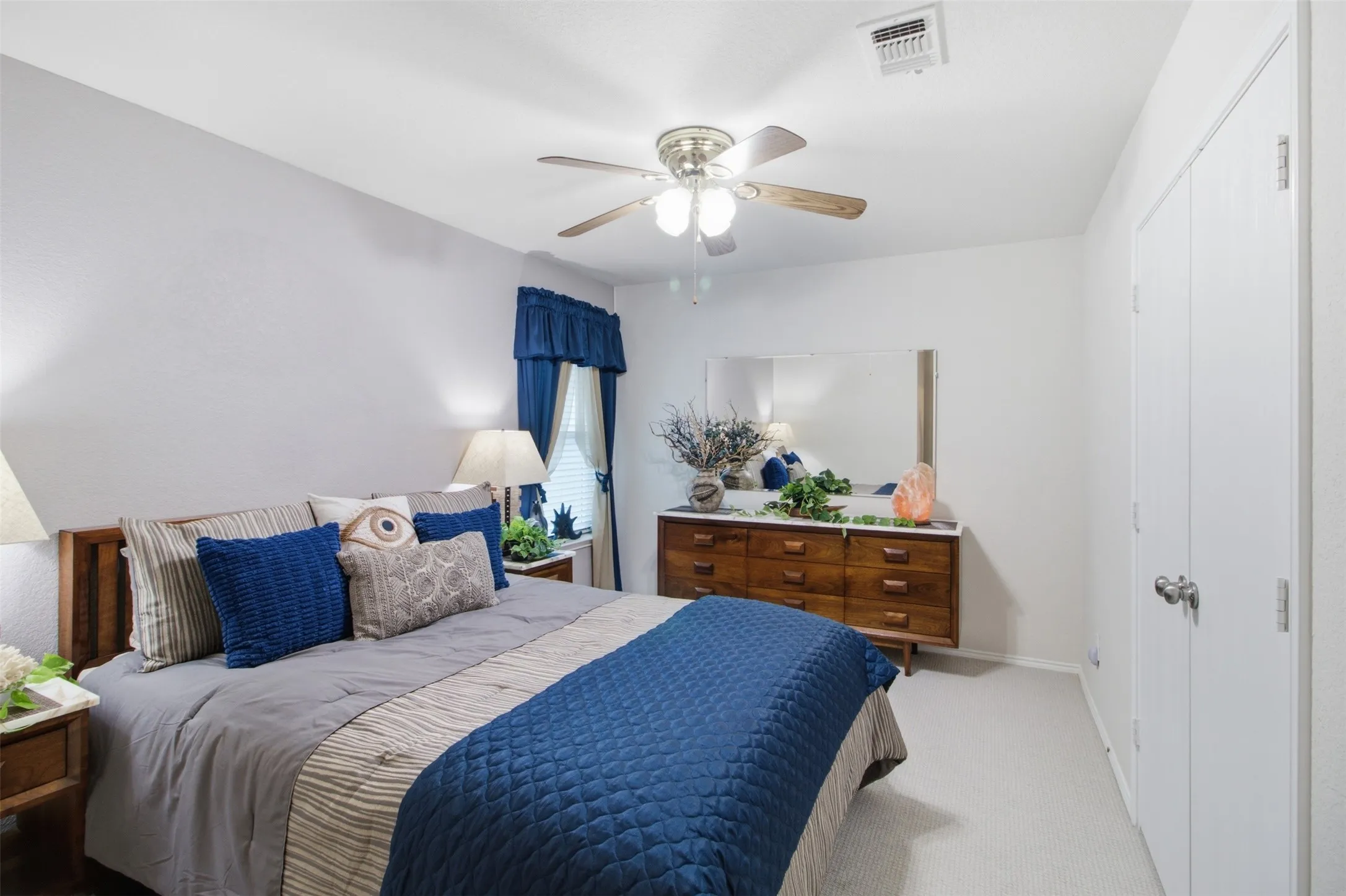 Single Family Residence For Sale in Tarrant County , 8509 Trinity Vista Trail, Fort Worth, Texas 76053, 4 Bedroom, 2 Bathroom, 2 Garage spaces, 2,077 Sqft, built in 2001, mls#21353388, Real Estate Agent in Fort Worth, Homes For Sale in Tarrant county, Homes For Sale in Fort Worth, Realtor in Fort Worth Texas, Real Estate Brokerage Independent Realty Texas, Luminita Cordes Realtor