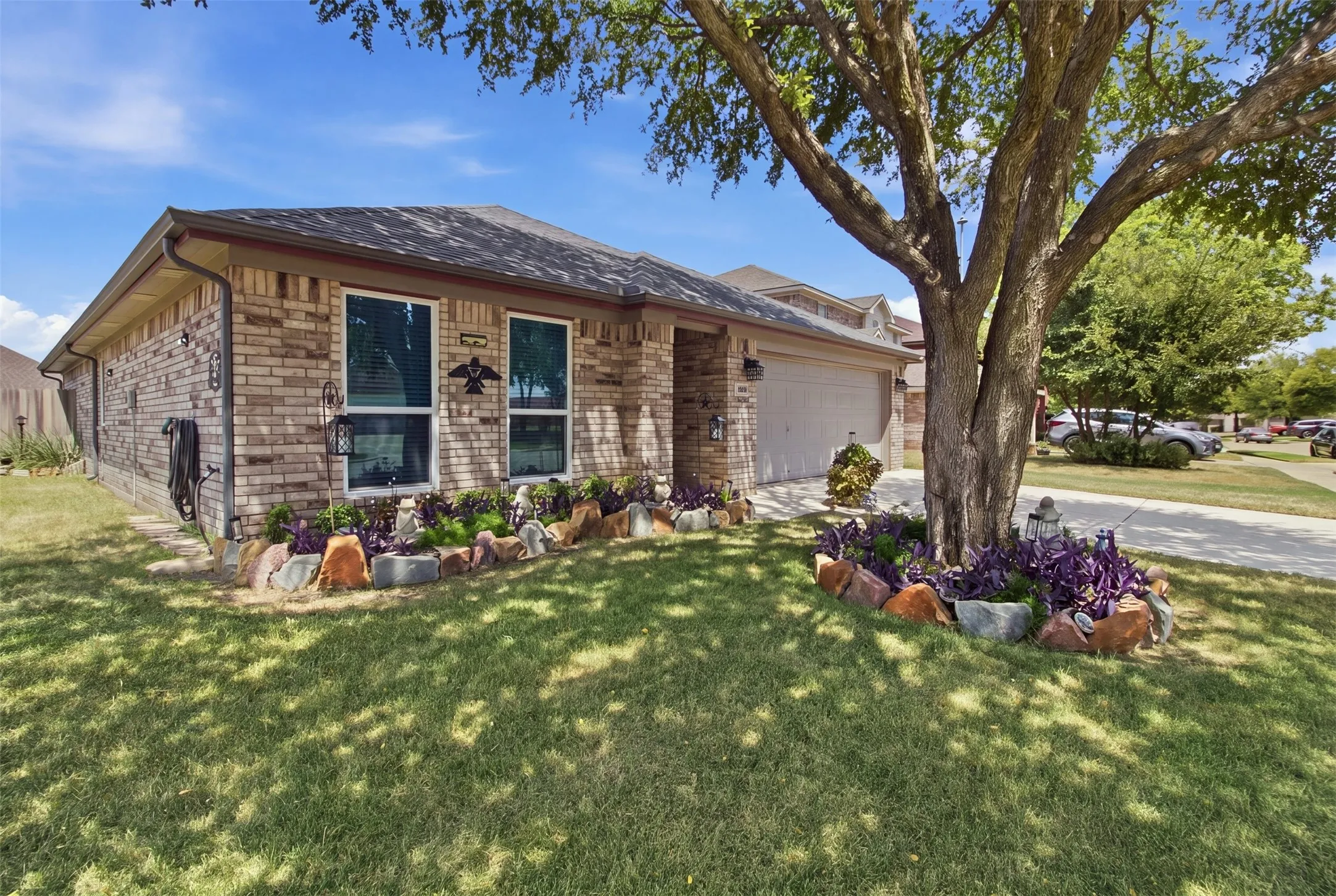 Single Family Residence For Sale in Tarrant County , 8509 Trinity Vista Trail, Fort Worth, Texas 76053, 4 Bedroom, 2 Bathroom, 2 Garage spaces, 2,077 Sqft, built in 2001, mls#21353388, Real Estate Agent in Fort Worth, Homes For Sale in Tarrant county, Homes For Sale in Fort Worth, Realtor in Fort Worth Texas, Real Estate Brokerage Independent Realty Texas, Luminita Cordes Realtor