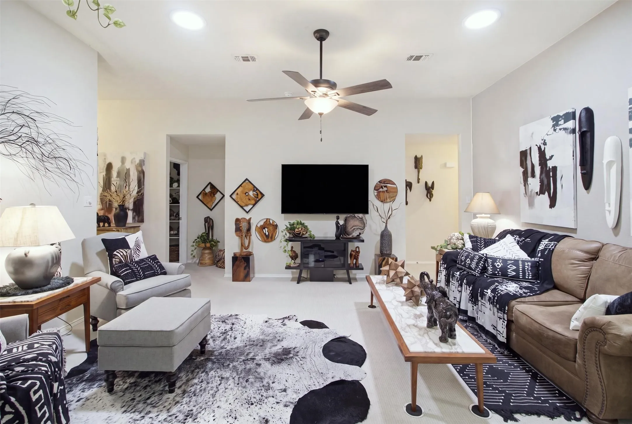 Single Family Residence For Sale in Tarrant County , 8509 Trinity Vista Trail, Fort Worth, Texas 76053, 4 Bedroom, 2 Bathroom, 2 Garage spaces, 2,077 Sqft, built in 2001, mls#21353388, Real Estate Agent in Fort Worth, Homes For Sale in Tarrant county, Homes For Sale in Fort Worth, Realtor in Fort Worth Texas, Real Estate Brokerage Independent Realty Texas, Luminita Cordes Realtor