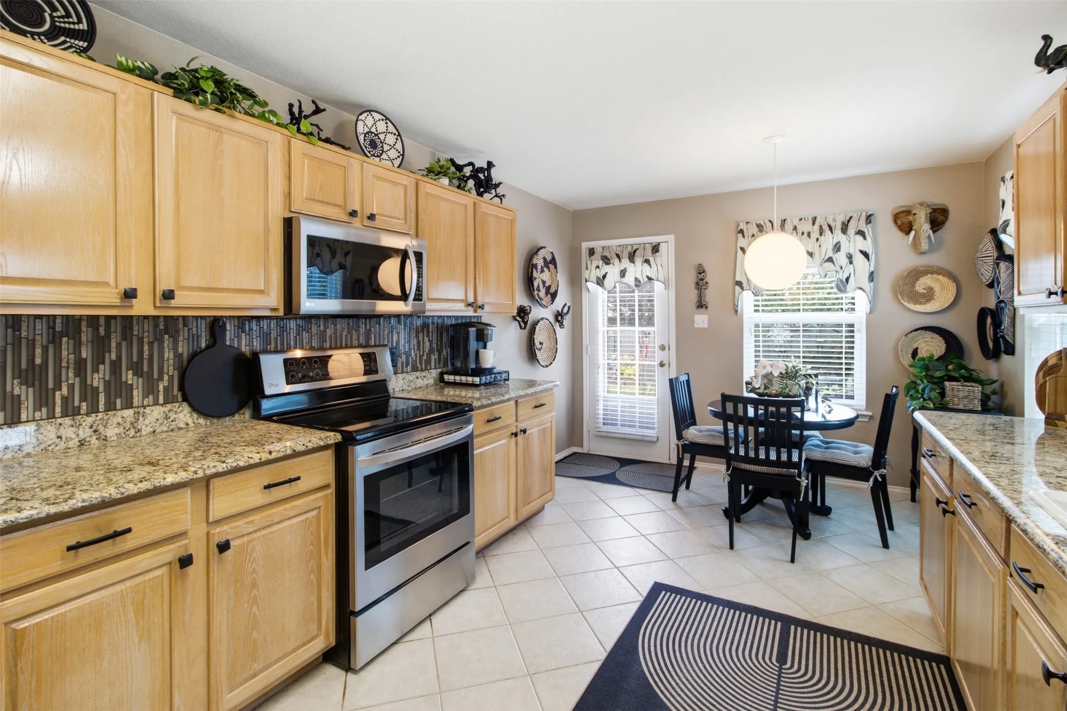 Single Family Residence For Sale in Tarrant County , 8509 Trinity Vista Trail, Fort Worth, Texas 76053, 4 Bedroom, 2 Bathroom, 2 Garage spaces, 2,077 Sqft, built in 2001, mls#21353388, Real Estate Agent in Fort Worth, Homes For Sale in Tarrant county, Homes For Sale in Fort Worth, Realtor in Fort Worth Texas, Real Estate Brokerage Independent Realty Texas, Luminita Cordes Realtor