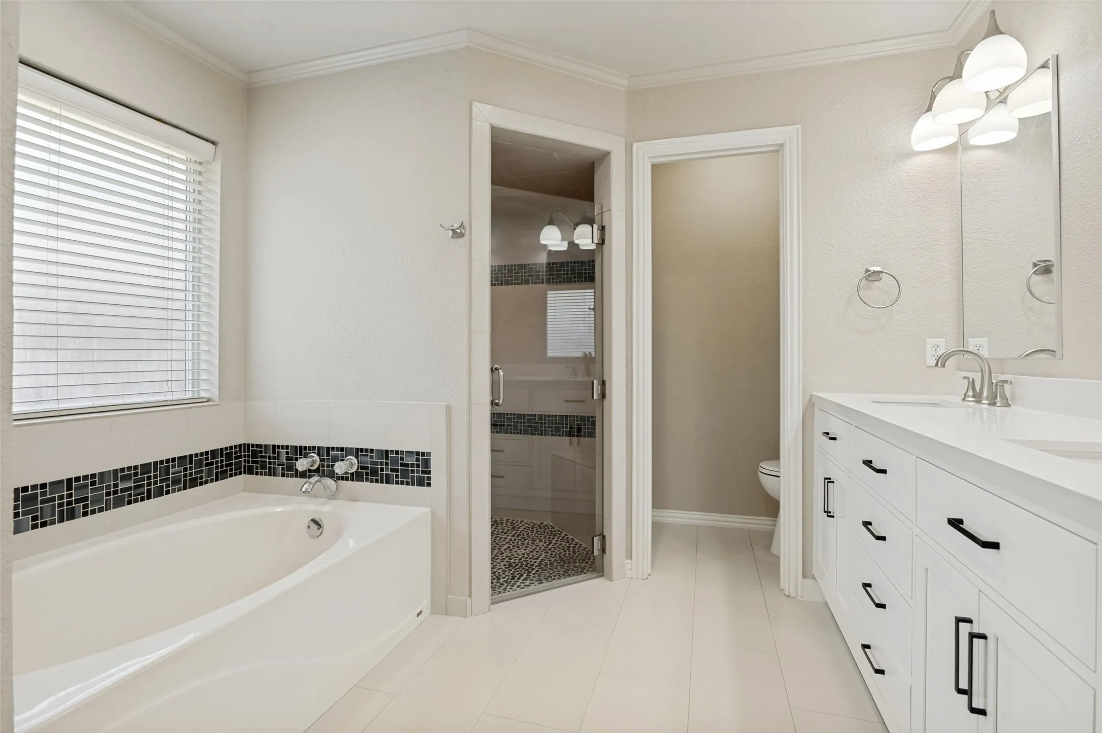 Single Family Residence For Sale in Tarrant County , 1708 Meadow Crest Lane, Mansfield, Texas 76063, 4 Bedroom, 3 Bathroom, 2 Garage spaces, 2,352 Sqft, built in 1996, mls#21328257, Real Estate Agent in Mansfield, Homes For Sale in Tarrant county, Homes For Sale in Mansfield, Realtor in Mansfield Texas, Real Estate Brokerage Independent Realty Texas, Luminita Cordes Realtor