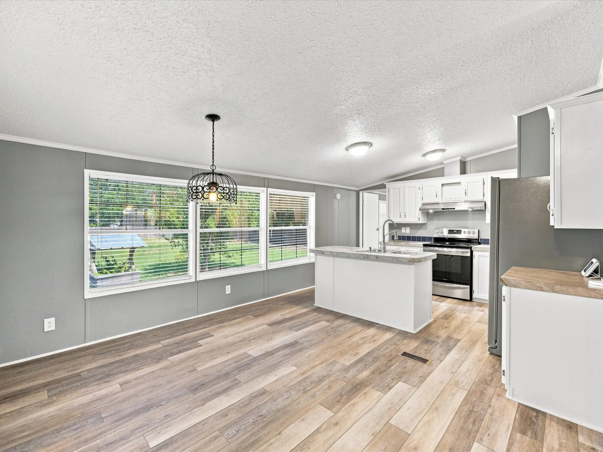 Mobile Home For Sale in Wise County , 1213 Alliance Boulevard, Rhome, Texas 76078, 3 Bedroom, 2 Bathroom, 2 Garage spaces, 1,680 Sqft, built in 1998, mls#21354942, Real Estate Agent in Rhome, Homes For Sale in Wise county, Homes For Sale in Rhome, Realtor in Rhome Texas, Real Estate Brokerage Independent Realty Texas, Luminita Cordes Realtor
