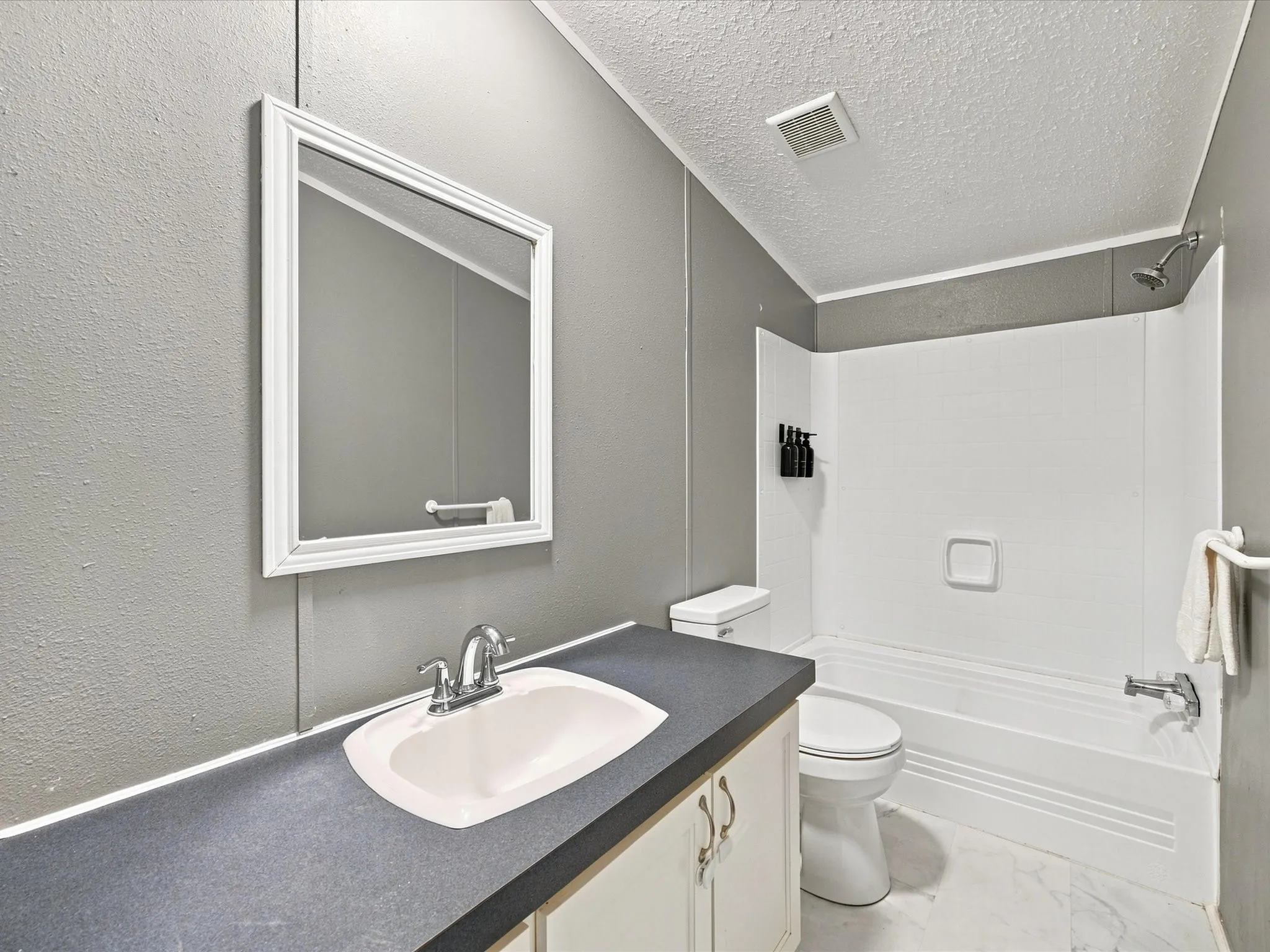 Mobile Home For Sale in Wise County , 1213 Alliance Boulevard, Rhome, Texas 76078, 3 Bedroom, 2 Bathroom, 2 Garage spaces, 1,680 Sqft, built in 1998, mls#21354942, Real Estate Agent in Rhome, Homes For Sale in Wise county, Homes For Sale in Rhome, Realtor in Rhome Texas, Real Estate Brokerage Independent Realty Texas, Luminita Cordes Realtor