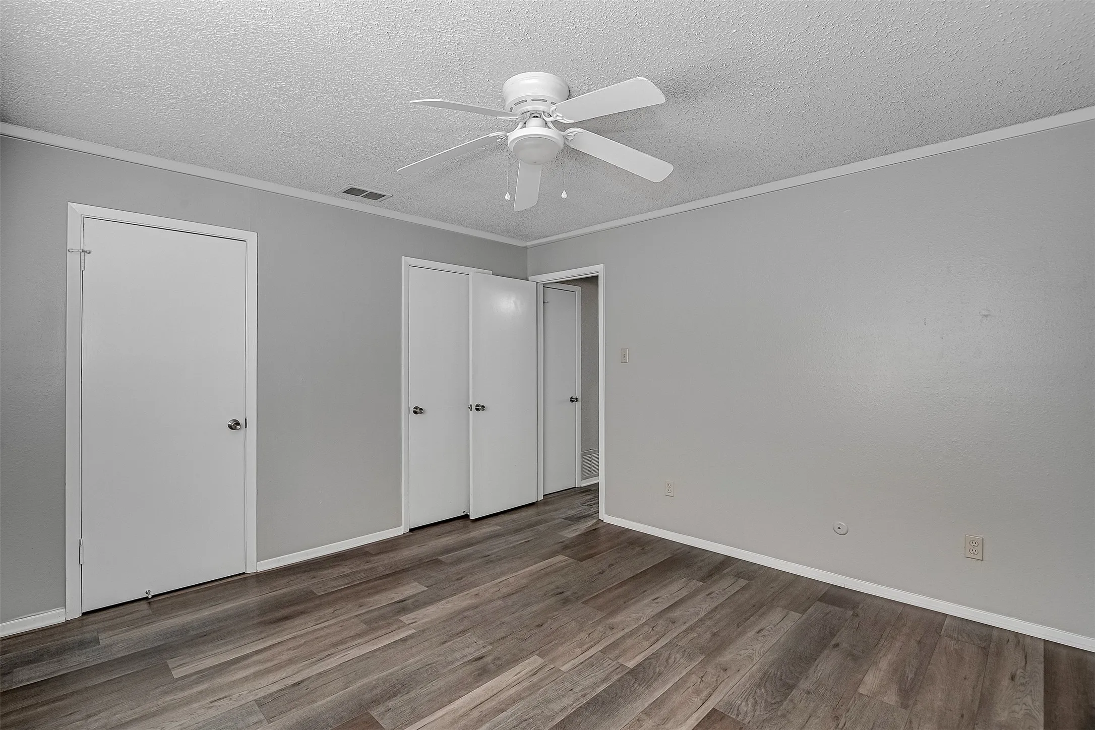 Apartment For Rent in Johnson County , 1709 Short Street B, Cleburne, Texas 76033, 1 Bedroom, 1 Bathroom, Garage spaces, 675 Sqft, built in 1980, mls#21355274, Real Estate Agent in Cleburne, Homes For Rent in Johnson county, Homes For Rent in Cleburne, Realtor in Cleburne Texas, Real Estate Brokerage Independent Realty Texas, Luminita Cordes Realtor