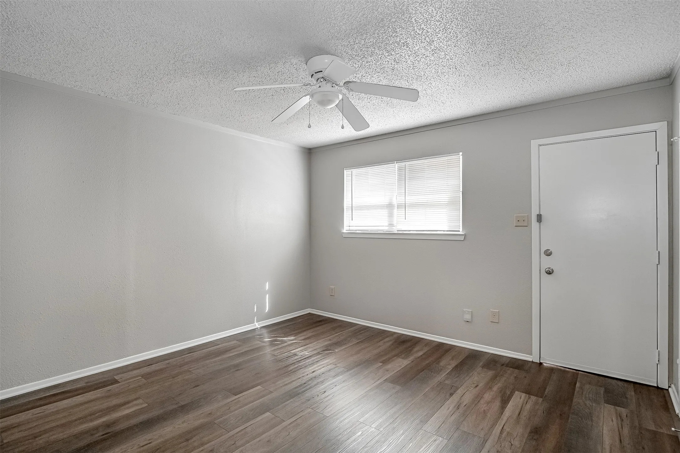 Apartment For Rent in Johnson County , 1709 Short Street B, Cleburne, Texas 76033, 1 Bedroom, 1 Bathroom, Garage spaces, 675 Sqft, built in 1980, mls#21355274, Real Estate Agent in Cleburne, Homes For Rent in Johnson county, Homes For Rent in Cleburne, Realtor in Cleburne Texas, Real Estate Brokerage Independent Realty Texas, Luminita Cordes Realtor
