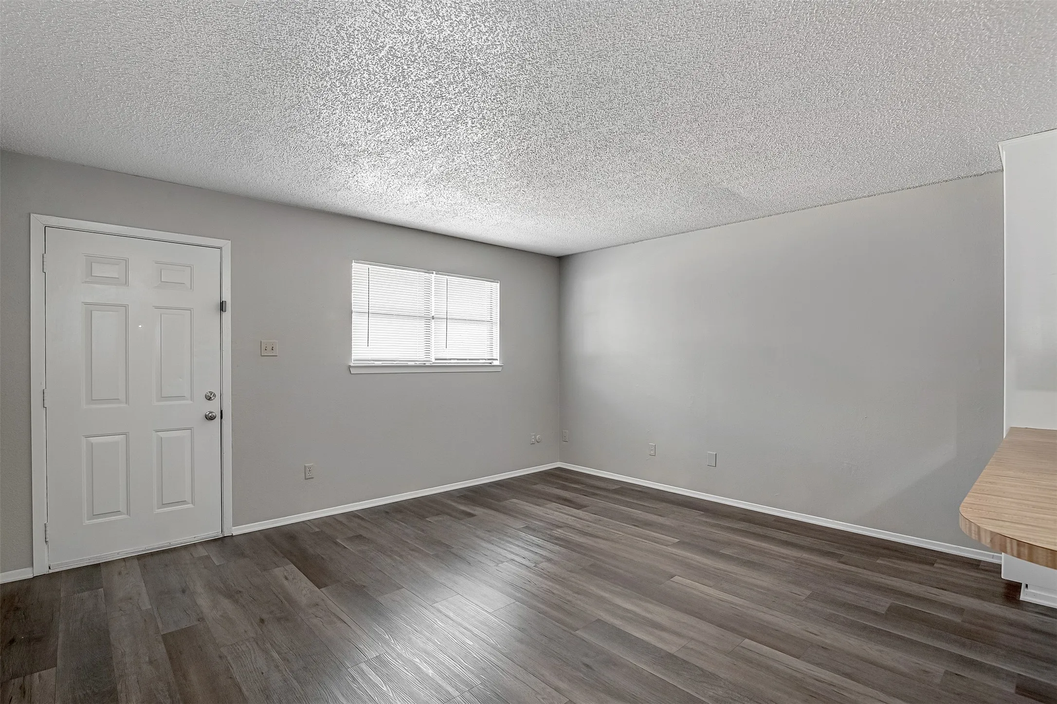 Apartment For Rent in Johnson County , 1709 Short Street B, Cleburne, Texas 76033, 1 Bedroom, 1 Bathroom, Garage spaces, 675 Sqft, built in 1980, mls#21355274, Real Estate Agent in Cleburne, Homes For Rent in Johnson county, Homes For Rent in Cleburne, Realtor in Cleburne Texas, Real Estate Brokerage Independent Realty Texas, Luminita Cordes Realtor