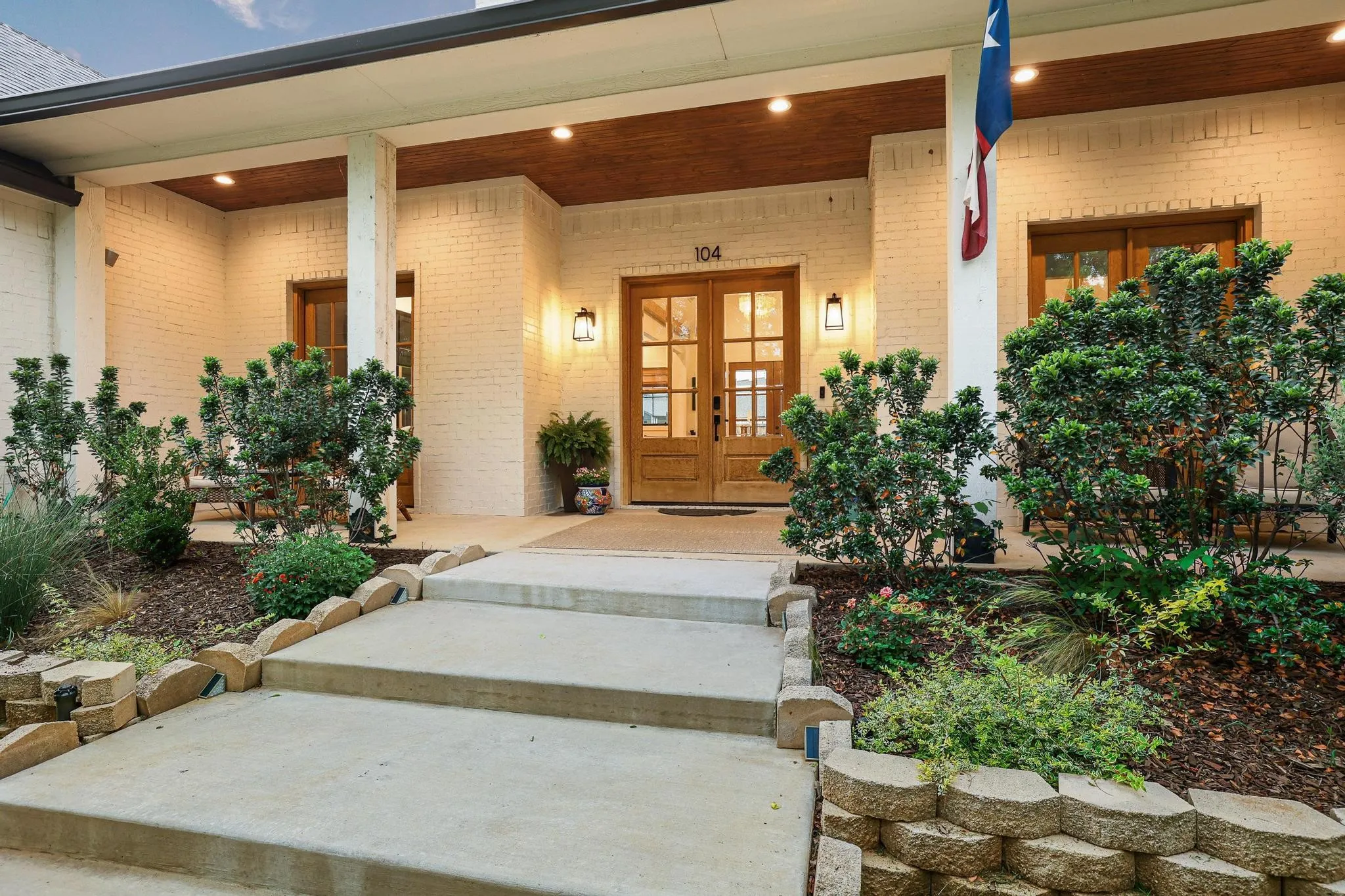 Single Family Residence For Sale in Grayson County , 104 Beavers Bend Drive, Gunter, Texas 75058, 4 Bedroom, 5 Bathroom, 2 Garage spaces, 3,351 Sqft, built in 2021, mls#21355365, Real Estate Agent in Gunter, Homes For Sale in Grayson county, Homes For Sale in Gunter, Realtor in Gunter Texas, Real Estate Brokerage Independent Realty Texas, Luminita Cordes Realtor