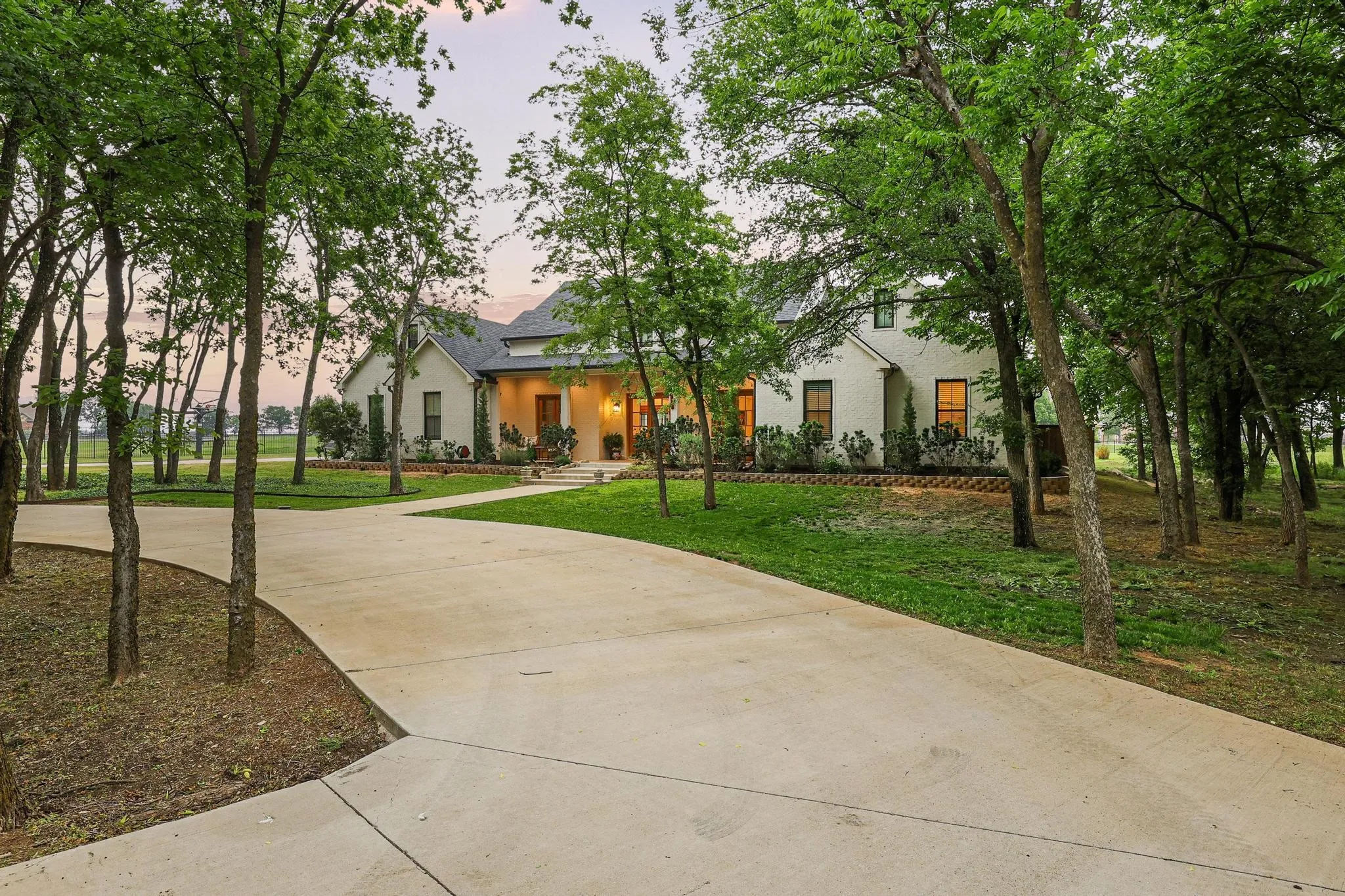 Single Family Residence For Sale in Grayson County , 104 Beavers Bend Drive, Gunter, Texas 75058, 4 Bedroom, 5 Bathroom, 2 Garage spaces, 3,351 Sqft, built in 2021, mls#21355365, Real Estate Agent in Gunter, Homes For Sale in Grayson county, Homes For Sale in Gunter, Realtor in Gunter Texas, Real Estate Brokerage Independent Realty Texas, Luminita Cordes Realtor