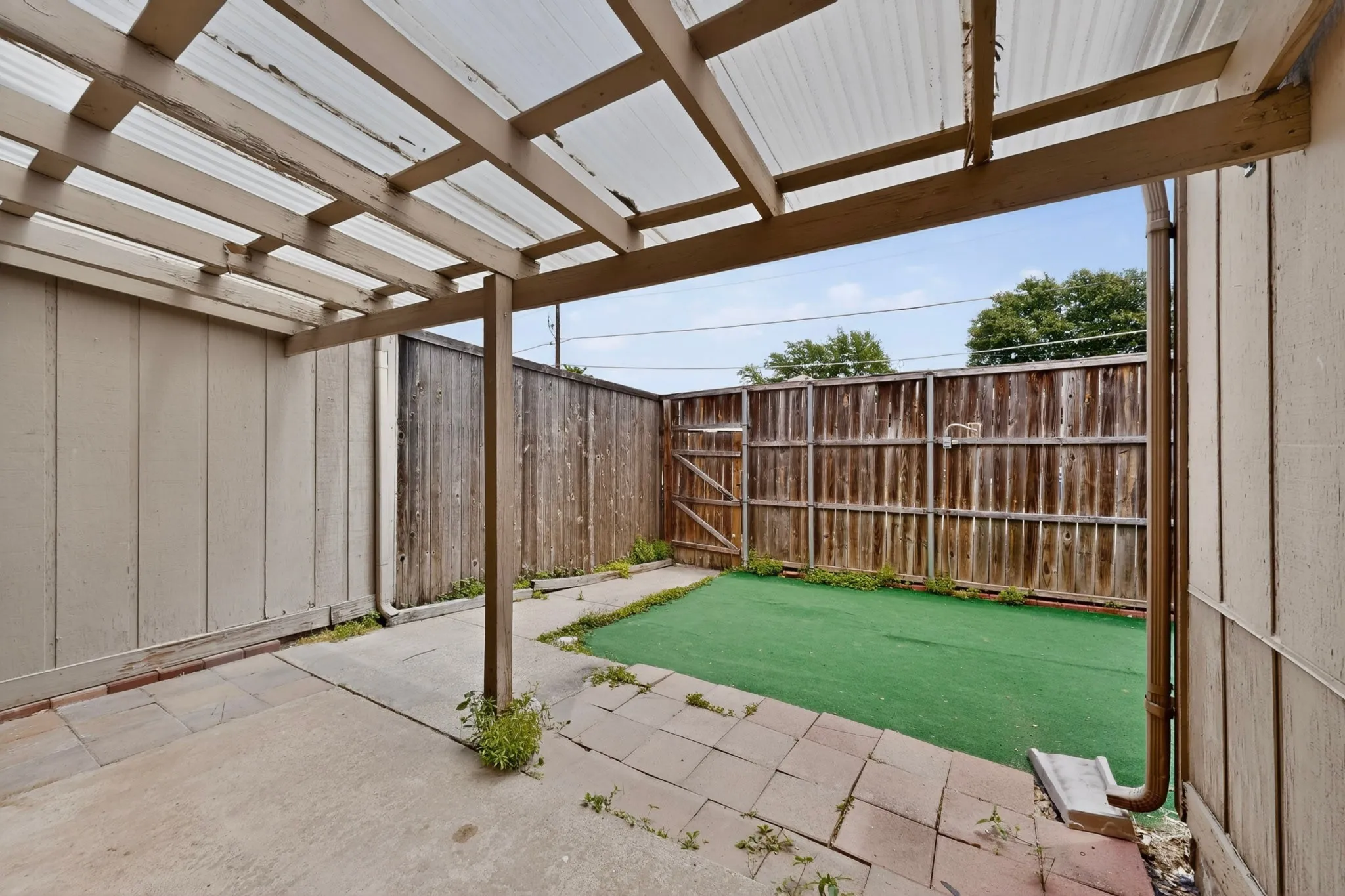 Townhouse For Rent in Dallas County , 11940 Leisure Drive, Dallas, Texas 75243, 2 Bedroom, 3 Bathroom, Garage spaces, 1,564 Sqft, built in 1973, mls#21355215, Real Estate Agent in Dallas, Homes For Rent in Dallas county, Homes For Rent in Dallas, Realtor in Dallas Texas, Real Estate Brokerage Independent Realty Texas, Luminita Cordes Realtor