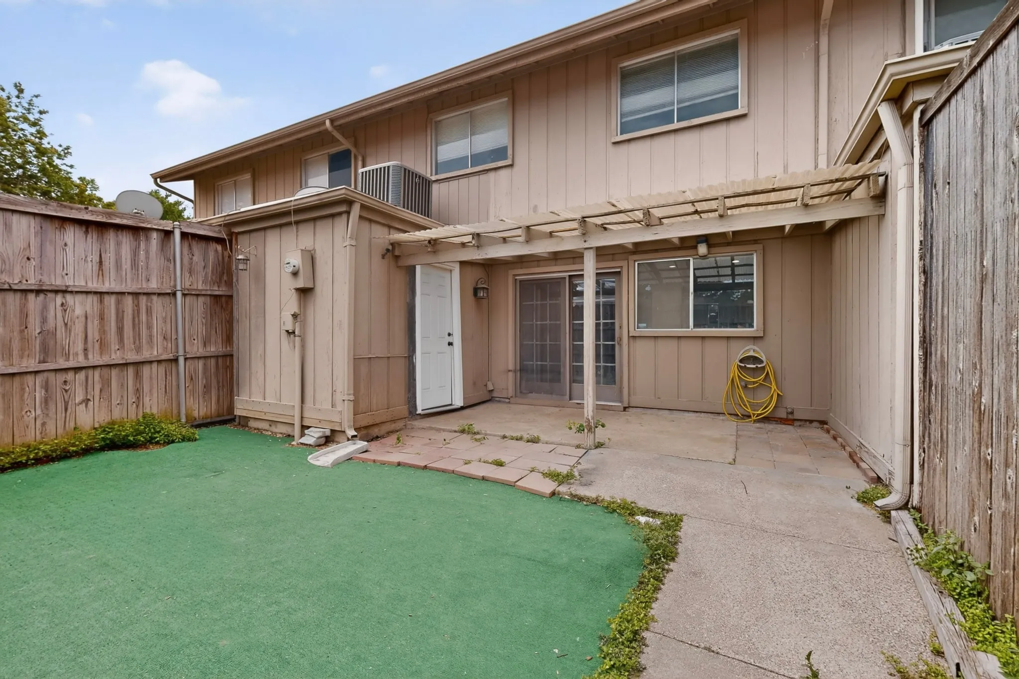 Townhouse For Rent in Dallas County , 11940 Leisure Drive, Dallas, Texas 75243, 2 Bedroom, 3 Bathroom, Garage spaces, 1,564 Sqft, built in 1973, mls#21355215, Real Estate Agent in Dallas, Homes For Rent in Dallas county, Homes For Rent in Dallas, Realtor in Dallas Texas, Real Estate Brokerage Independent Realty Texas, Luminita Cordes Realtor