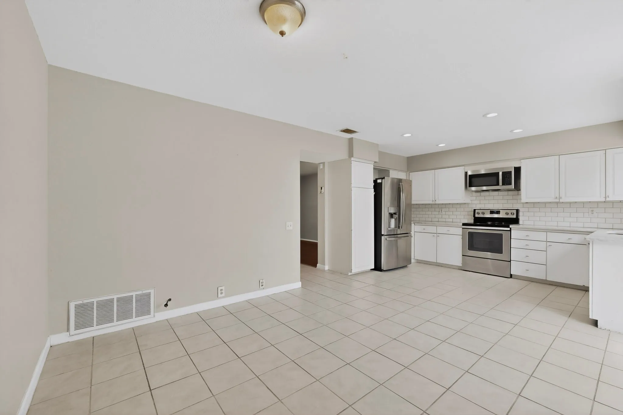 Townhouse For Rent in Dallas County , 11940 Leisure Drive, Dallas, Texas 75243, 2 Bedroom, 3 Bathroom, Garage spaces, 1,564 Sqft, built in 1973, mls#21355215, Real Estate Agent in Dallas, Homes For Rent in Dallas county, Homes For Rent in Dallas, Realtor in Dallas Texas, Real Estate Brokerage Independent Realty Texas, Luminita Cordes Realtor