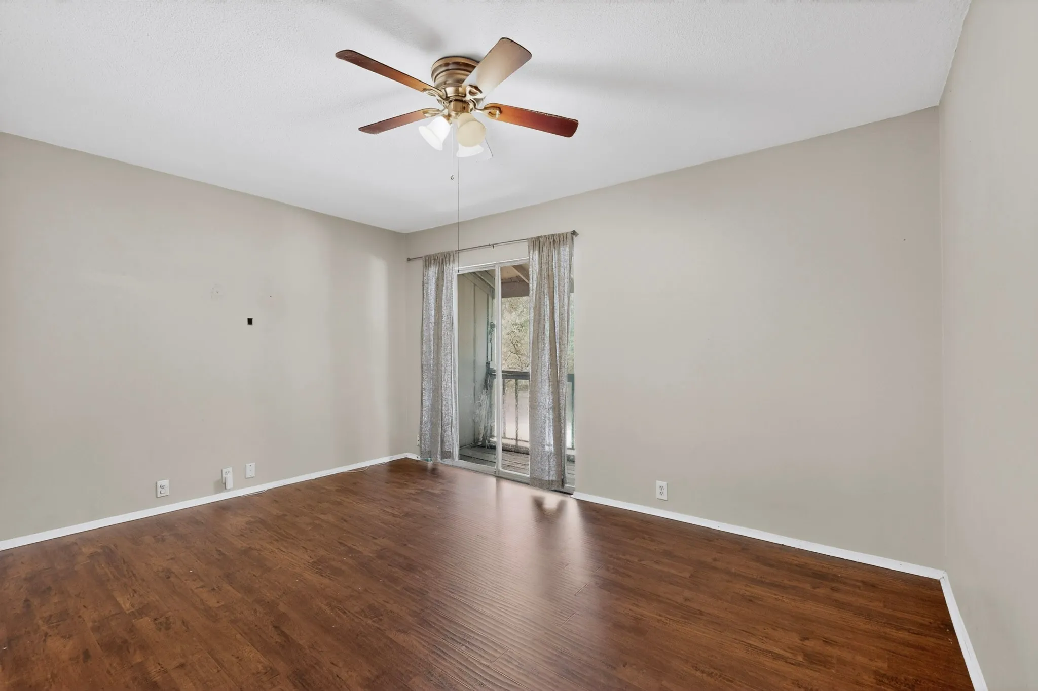 Townhouse For Rent in Dallas County , 11940 Leisure Drive, Dallas, Texas 75243, 2 Bedroom, 3 Bathroom, Garage spaces, 1,564 Sqft, built in 1973, mls#21355215, Real Estate Agent in Dallas, Homes For Rent in Dallas county, Homes For Rent in Dallas, Realtor in Dallas Texas, Real Estate Brokerage Independent Realty Texas, Luminita Cordes Realtor