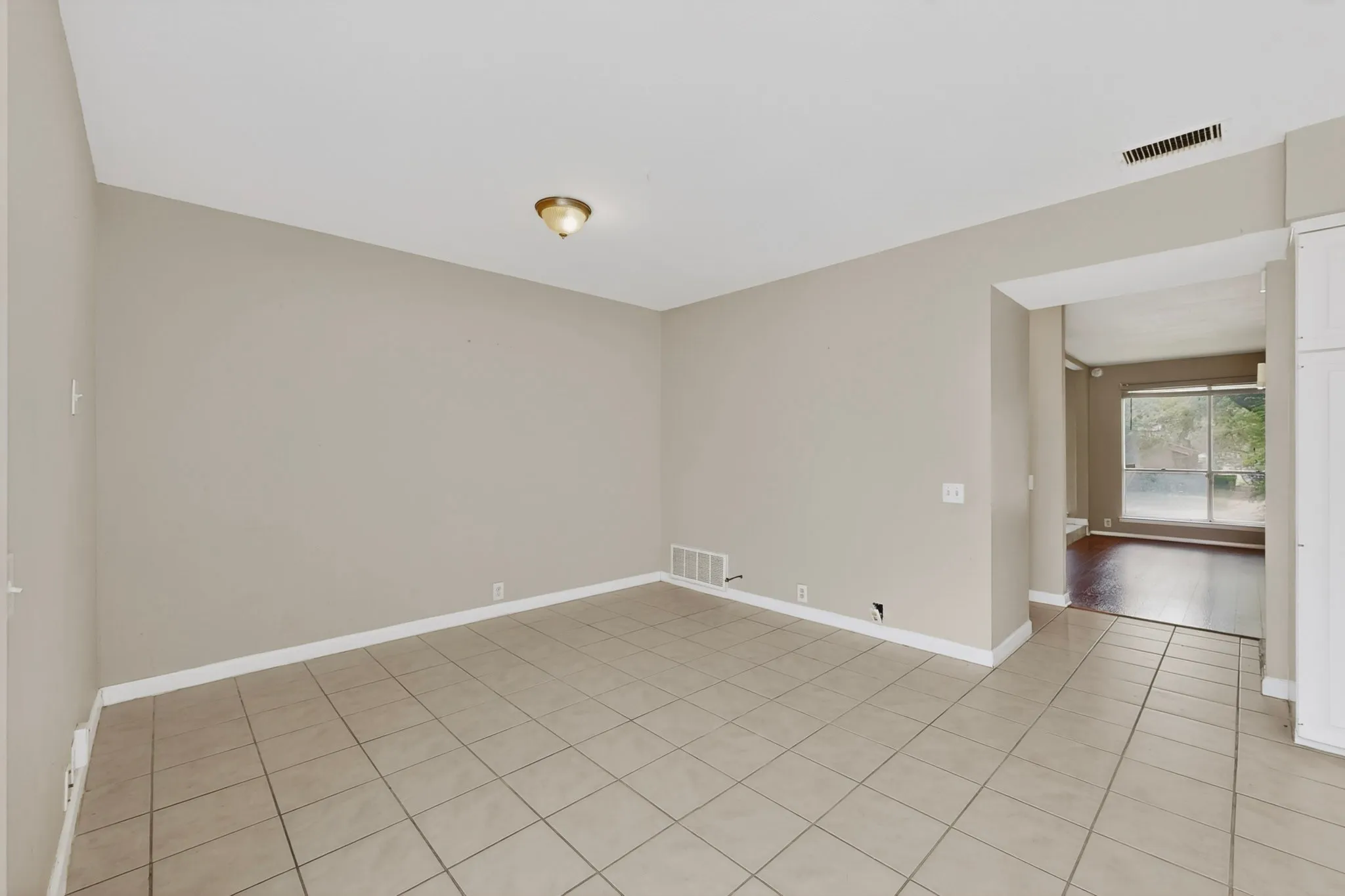 Townhouse For Rent in Dallas County , 11940 Leisure Drive, Dallas, Texas 75243, 2 Bedroom, 3 Bathroom, Garage spaces, 1,564 Sqft, built in 1973, mls#21355215, Real Estate Agent in Dallas, Homes For Rent in Dallas county, Homes For Rent in Dallas, Realtor in Dallas Texas, Real Estate Brokerage Independent Realty Texas, Luminita Cordes Realtor