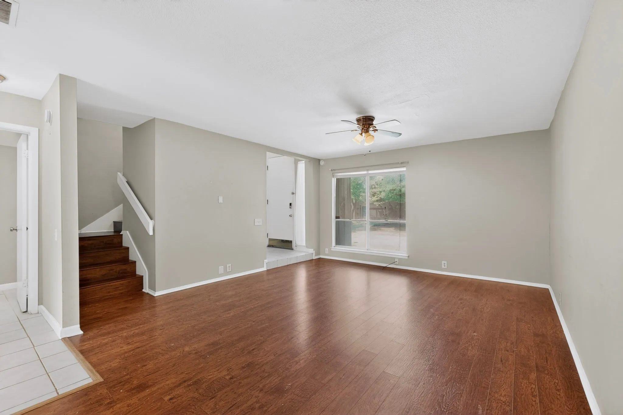 Townhouse For Rent in Dallas County , 11940 Leisure Drive, Dallas, Texas 75243, 2 Bedroom, 3 Bathroom, Garage spaces, 1,564 Sqft, built in 1973, mls#21355215, Real Estate Agent in Dallas, Homes For Rent in Dallas county, Homes For Rent in Dallas, Realtor in Dallas Texas, Real Estate Brokerage Independent Realty Texas, Luminita Cordes Realtor