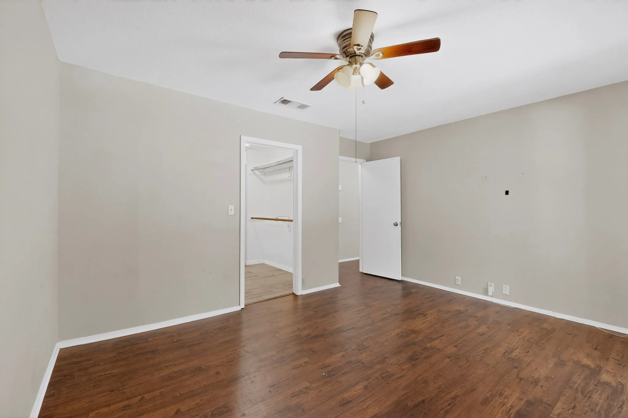 Townhouse For Rent in Dallas County , 11940 Leisure Drive, Dallas, Texas 75243, 2 Bedroom, 3 Bathroom, Garage spaces, 1,564 Sqft, built in 1973, mls#21355215, Real Estate Agent in Dallas, Homes For Rent in Dallas county, Homes For Rent in Dallas, Realtor in Dallas Texas, Real Estate Brokerage Independent Realty Texas, Luminita Cordes Realtor