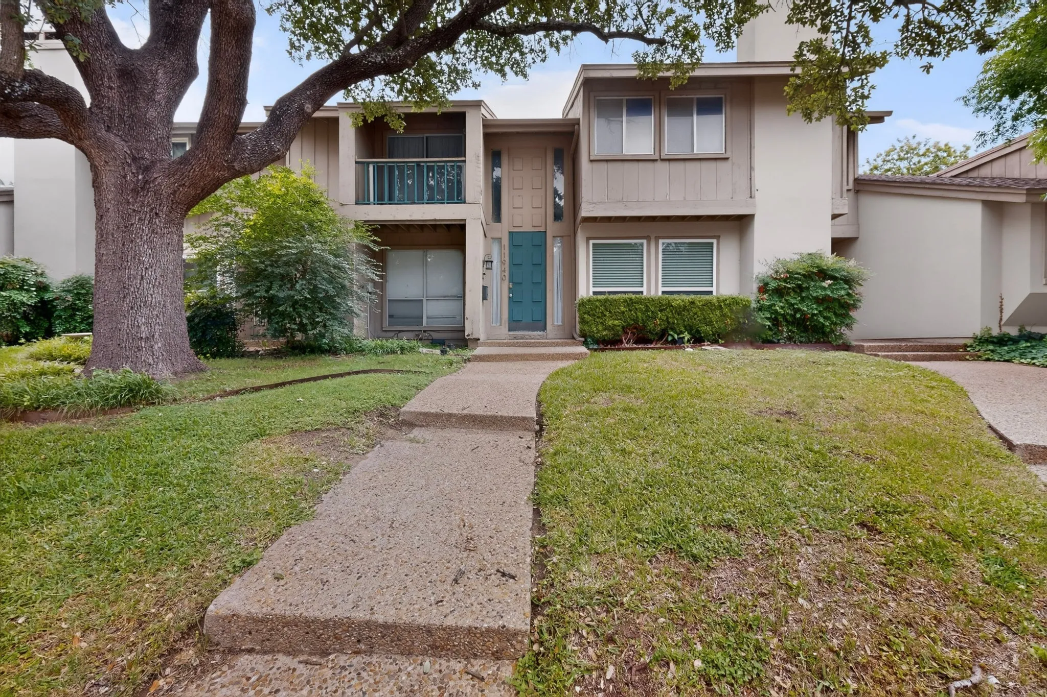 Townhouse For Rent in Dallas County , 11940 Leisure Drive, Dallas, Texas 75243, 2 Bedroom, 3 Bathroom, Garage spaces, 1,564 Sqft, built in 1973, mls#21355215, Real Estate Agent in Dallas, Homes For Rent in Dallas county, Homes For Rent in Dallas, Realtor in Dallas Texas, Real Estate Brokerage Independent Realty Texas, Luminita Cordes Realtor