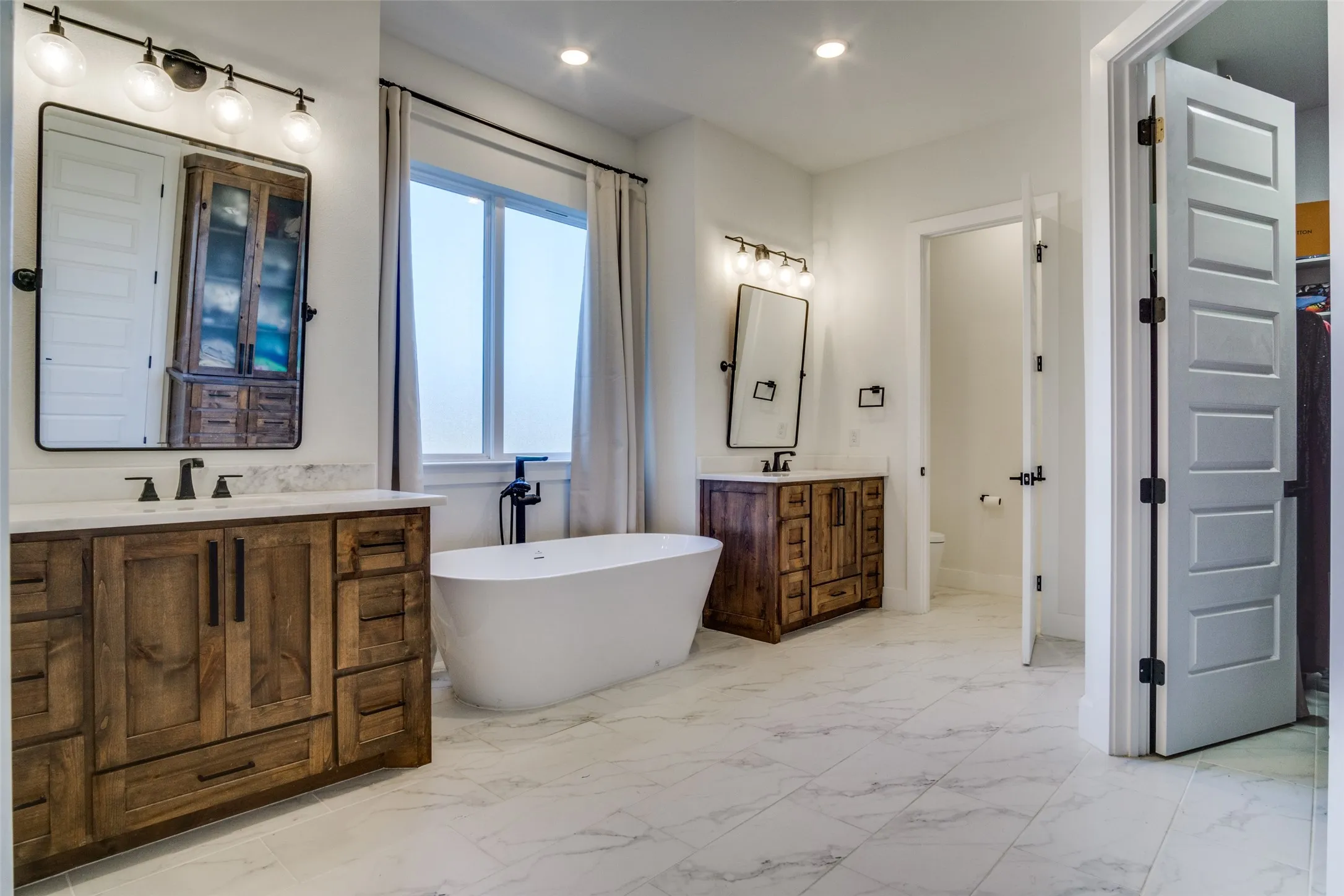 Single Family Residence For Sale in Palo Pinto County , 112 Wooded Acres Drive, Mineral Wells, Texas 76067, 4 Bedroom, 5 Bathroom, 3 Garage spaces, 3,600 Sqft, built in 2022, Price $875,000, mls#21355386, Real Estate Agent in Mineral Wells, Homes For Sale in Palo Pinto county, Homes For Sale in Mineral Wells, Realtor in Mineral Wells Texas, Real Estate Brokerage Independent Realty Texas, Luminita Cordes Realtor