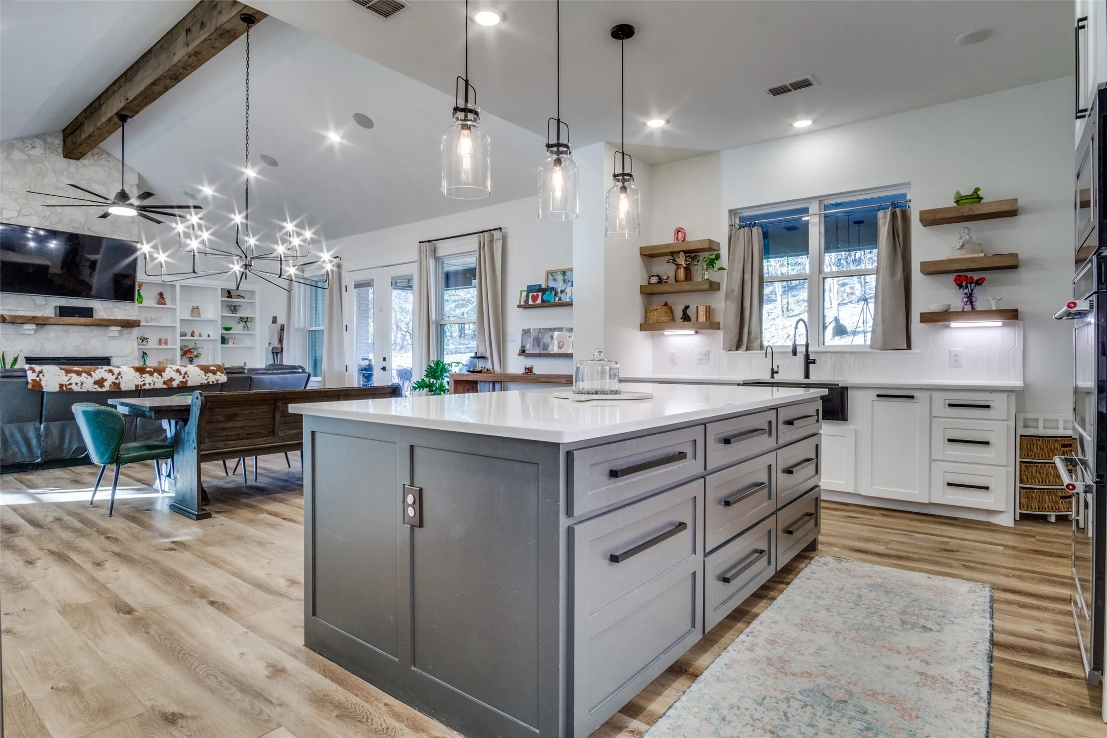 Single Family Residence For Sale in Palo Pinto County , 112 Wooded Acres Drive, Mineral Wells, Texas 76067, 4 Bedroom, 5 Bathroom, 3 Garage spaces, 3,600 Sqft, built in 2022, Price $875,000, mls#21355386, Real Estate Agent in Mineral Wells, Homes For Sale in Palo Pinto county, Homes For Sale in Mineral Wells, Realtor in Mineral Wells Texas, Real Estate Brokerage Independent Realty Texas, Luminita Cordes Realtor