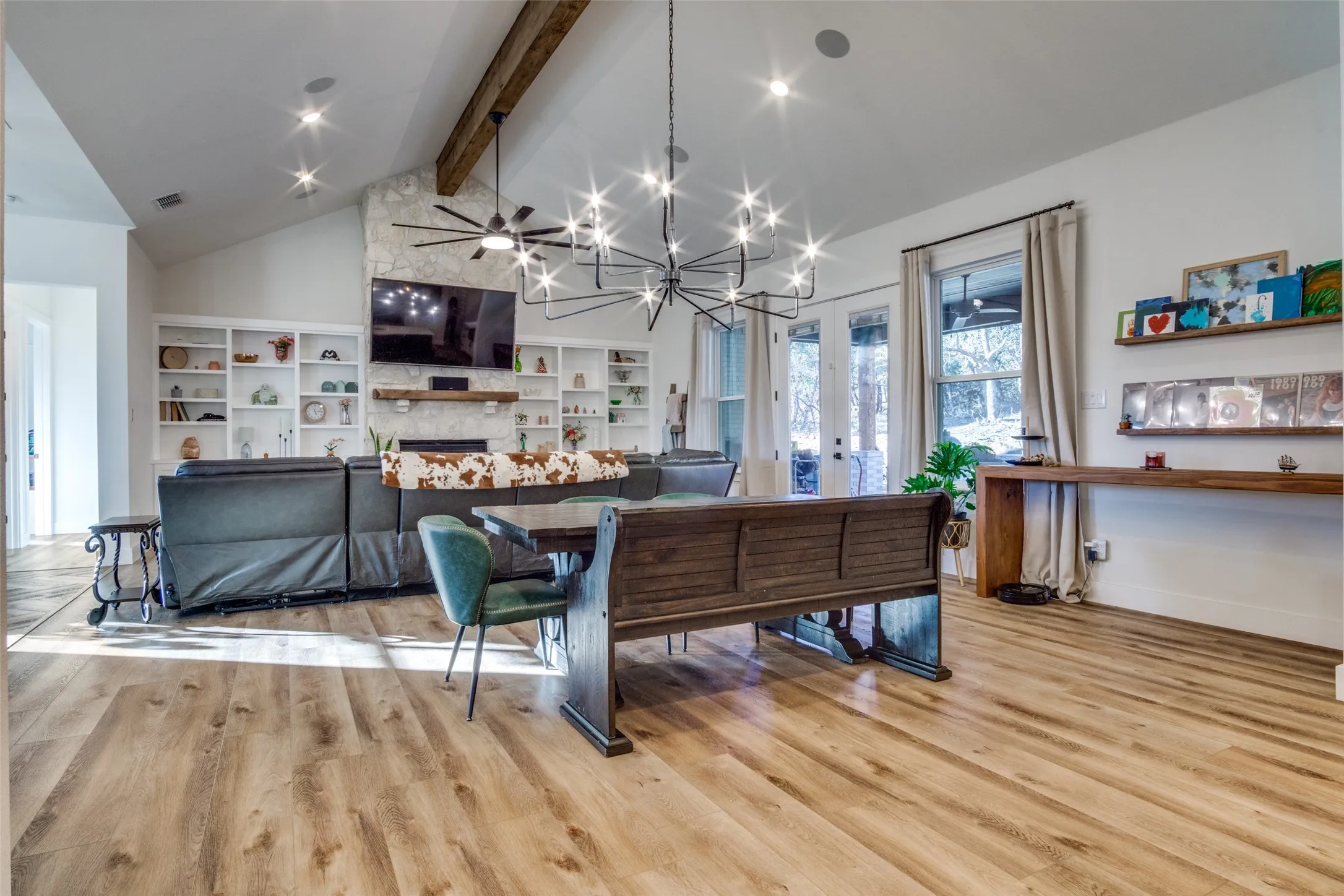 Single Family Residence For Sale in Palo Pinto County , 112 Wooded Acres Drive, Mineral Wells, Texas 76067, 4 Bedroom, 5 Bathroom, 3 Garage spaces, 3,600 Sqft, built in 2022, Price $875,000, mls#21355386, Real Estate Agent in Mineral Wells, Homes For Sale in Palo Pinto county, Homes For Sale in Mineral Wells, Realtor in Mineral Wells Texas, Real Estate Brokerage Independent Realty Texas, Luminita Cordes Realtor