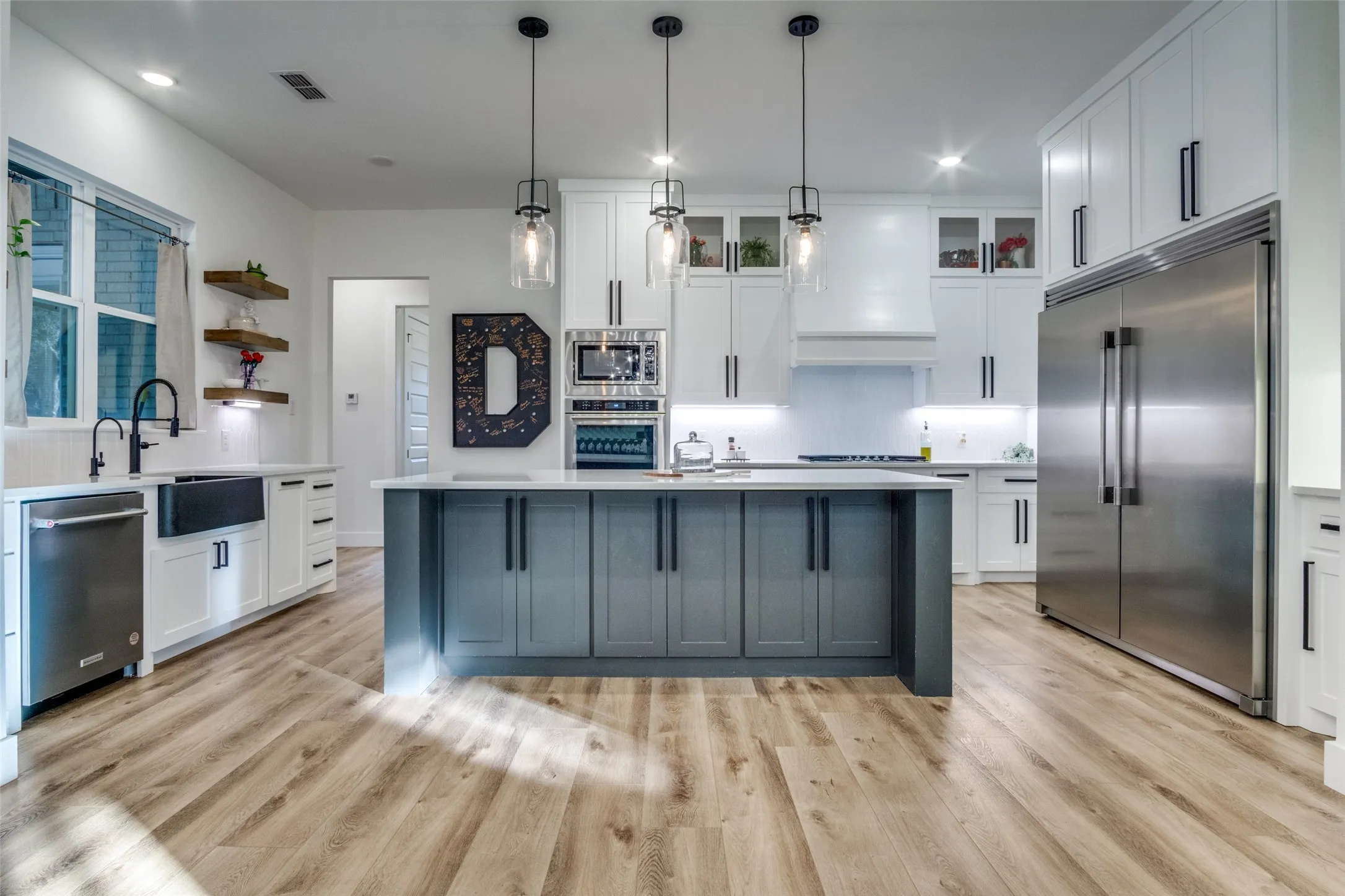 Single Family Residence For Sale in Palo Pinto County , 112 Wooded Acres Drive, Mineral Wells, Texas 76067, 4 Bedroom, 5 Bathroom, 3 Garage spaces, 3,600 Sqft, built in 2022, Price $875,000, mls#21355386, Real Estate Agent in Mineral Wells, Homes For Sale in Palo Pinto county, Homes For Sale in Mineral Wells, Realtor in Mineral Wells Texas, Real Estate Brokerage Independent Realty Texas, Luminita Cordes Realtor
