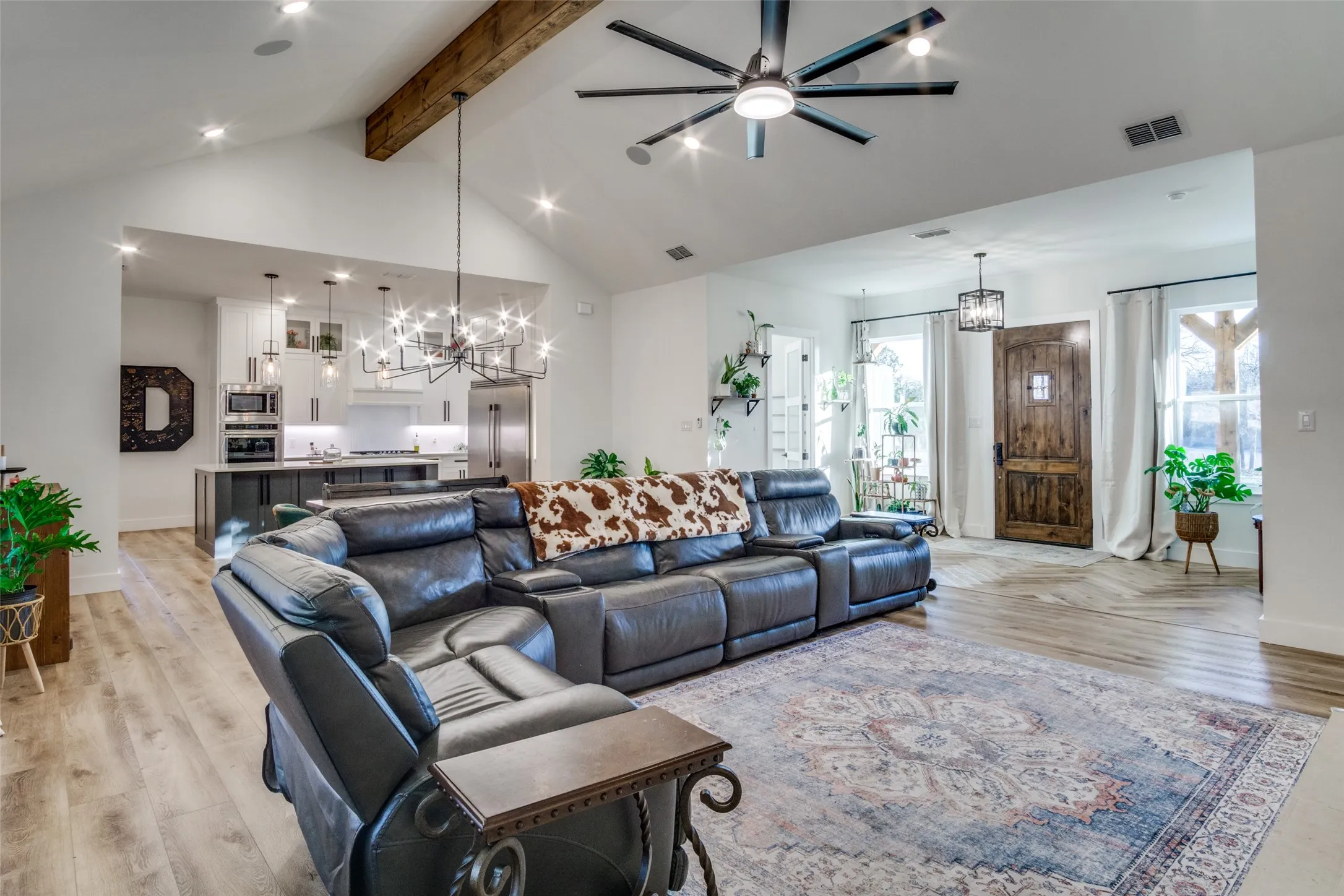 Single Family Residence For Sale in Palo Pinto County , 112 Wooded Acres Drive, Mineral Wells, Texas 76067, 4 Bedroom, 5 Bathroom, 3 Garage spaces, 3,600 Sqft, built in 2022, Price $875,000, mls#21355386, Real Estate Agent in Mineral Wells, Homes For Sale in Palo Pinto county, Homes For Sale in Mineral Wells, Realtor in Mineral Wells Texas, Real Estate Brokerage Independent Realty Texas, Luminita Cordes Realtor