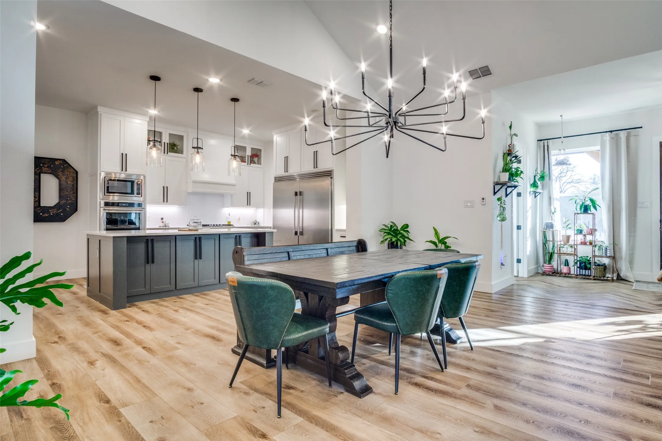 Single Family Residence For Sale in Palo Pinto County , 112 Wooded Acres Drive, Mineral Wells, Texas 76067, 4 Bedroom, 5 Bathroom, 3 Garage spaces, 3,600 Sqft, built in 2022, Price $875,000, mls#21355386, Real Estate Agent in Mineral Wells, Homes For Sale in Palo Pinto county, Homes For Sale in Mineral Wells, Realtor in Mineral Wells Texas, Real Estate Brokerage Independent Realty Texas, Luminita Cordes Realtor
