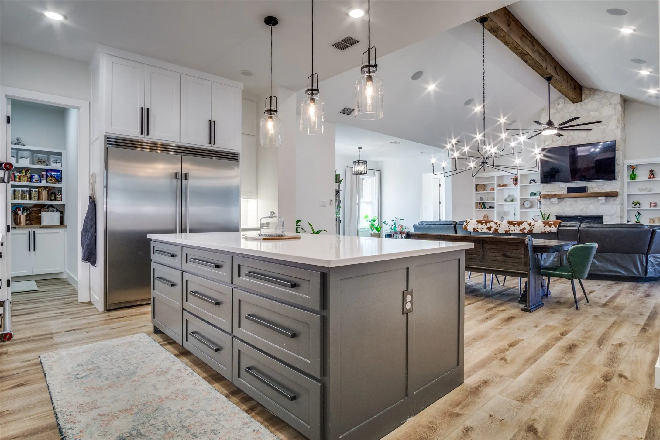 Single Family Residence For Sale in Palo Pinto County , 112 Wooded Acres Drive, Mineral Wells, Texas 76067, 4 Bedroom, 5 Bathroom, 3 Garage spaces, 3,600 Sqft, built in 2022, Price $875,000, mls#21355386, Real Estate Agent in Mineral Wells, Homes For Sale in Palo Pinto county, Homes For Sale in Mineral Wells, Realtor in Mineral Wells Texas, Real Estate Brokerage Independent Realty Texas, Luminita Cordes Realtor