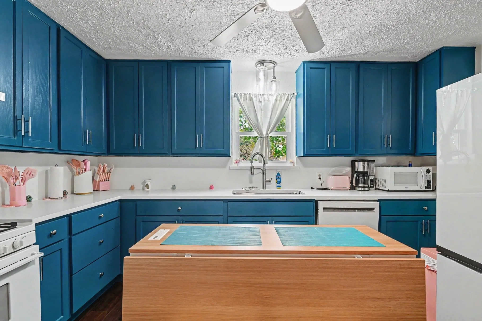 Single Family Residence For Sale in Tarrant County , 5533 Yeary Street, Sansom Park, Texas 76114, 4 Bedroom, 2 Bathroom, 2 Garage spaces, 1,616 Sqft, built in 1945, mls#21355390, Real Estate Agent in Sansom Park, Homes For Sale in Tarrant county, Homes For Sale in Sansom Park, Realtor in Sansom Park Texas, Real Estate Brokerage Independent Realty Texas, Luminita Cordes Realtor