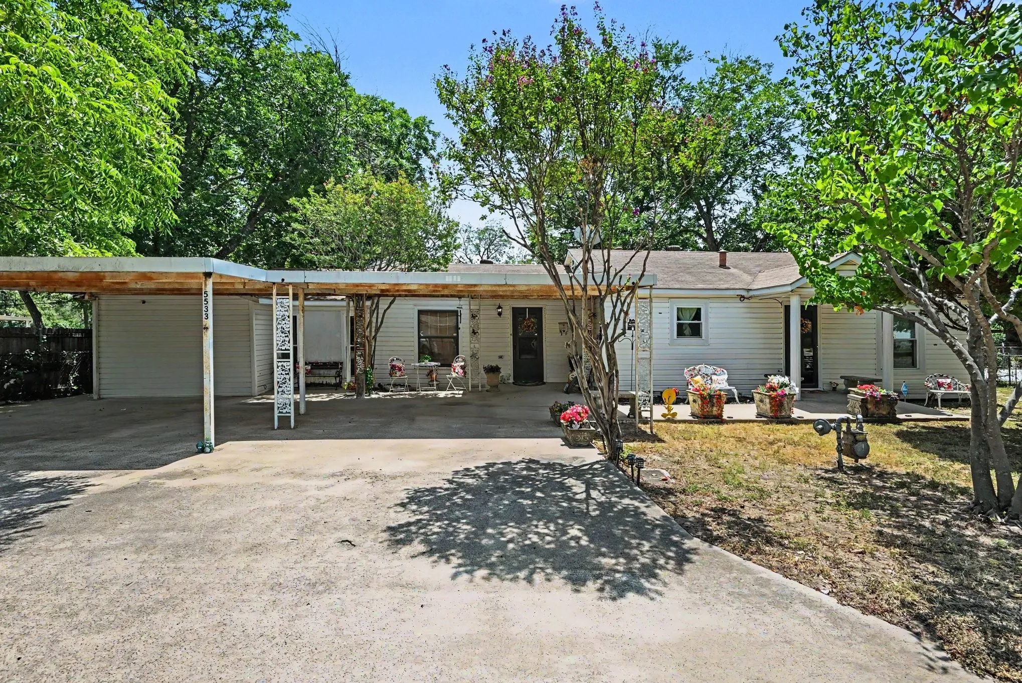 Single Family Residence For Sale in Tarrant County , 5533 Yeary Street, Sansom Park, Texas 76114, 4 Bedroom, 2 Bathroom, 2 Garage spaces, 1,616 Sqft, built in 1945, mls#21355390, Real Estate Agent in Sansom Park, Homes For Sale in Tarrant county, Homes For Sale in Sansom Park, Realtor in Sansom Park Texas, Real Estate Brokerage Independent Realty Texas, Luminita Cordes Realtor