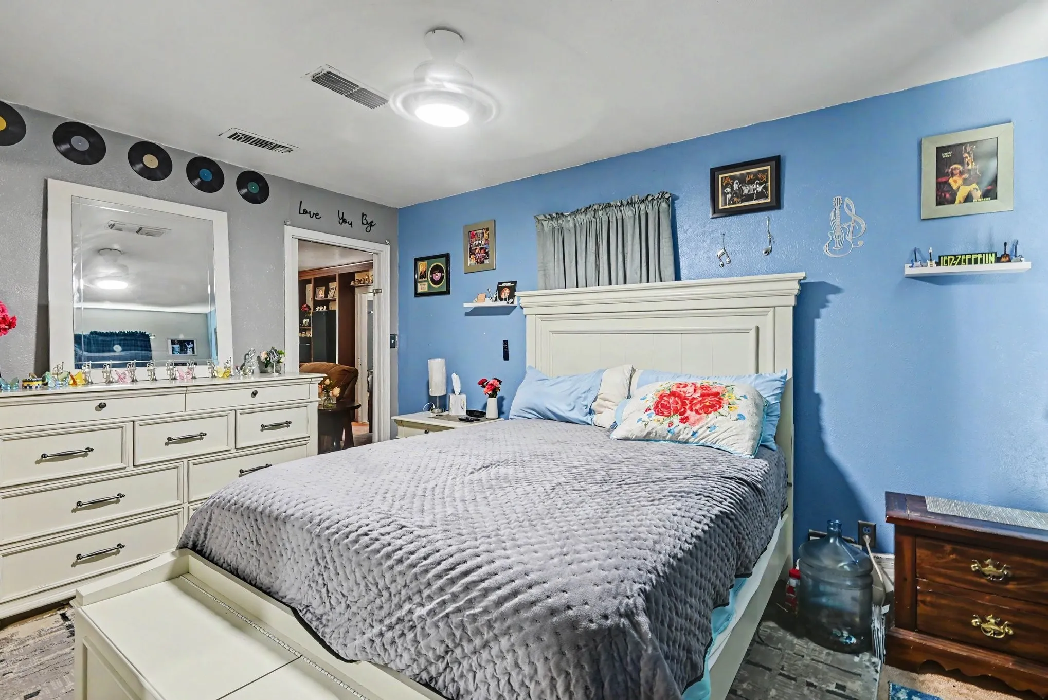 Single Family Residence For Sale in Tarrant County , 5533 Yeary Street, Sansom Park, Texas 76114, 4 Bedroom, 2 Bathroom, 2 Garage spaces, 1,616 Sqft, built in 1945, mls#21355390, Real Estate Agent in Sansom Park, Homes For Sale in Tarrant county, Homes For Sale in Sansom Park, Realtor in Sansom Park Texas, Real Estate Brokerage Independent Realty Texas, Luminita Cordes Realtor