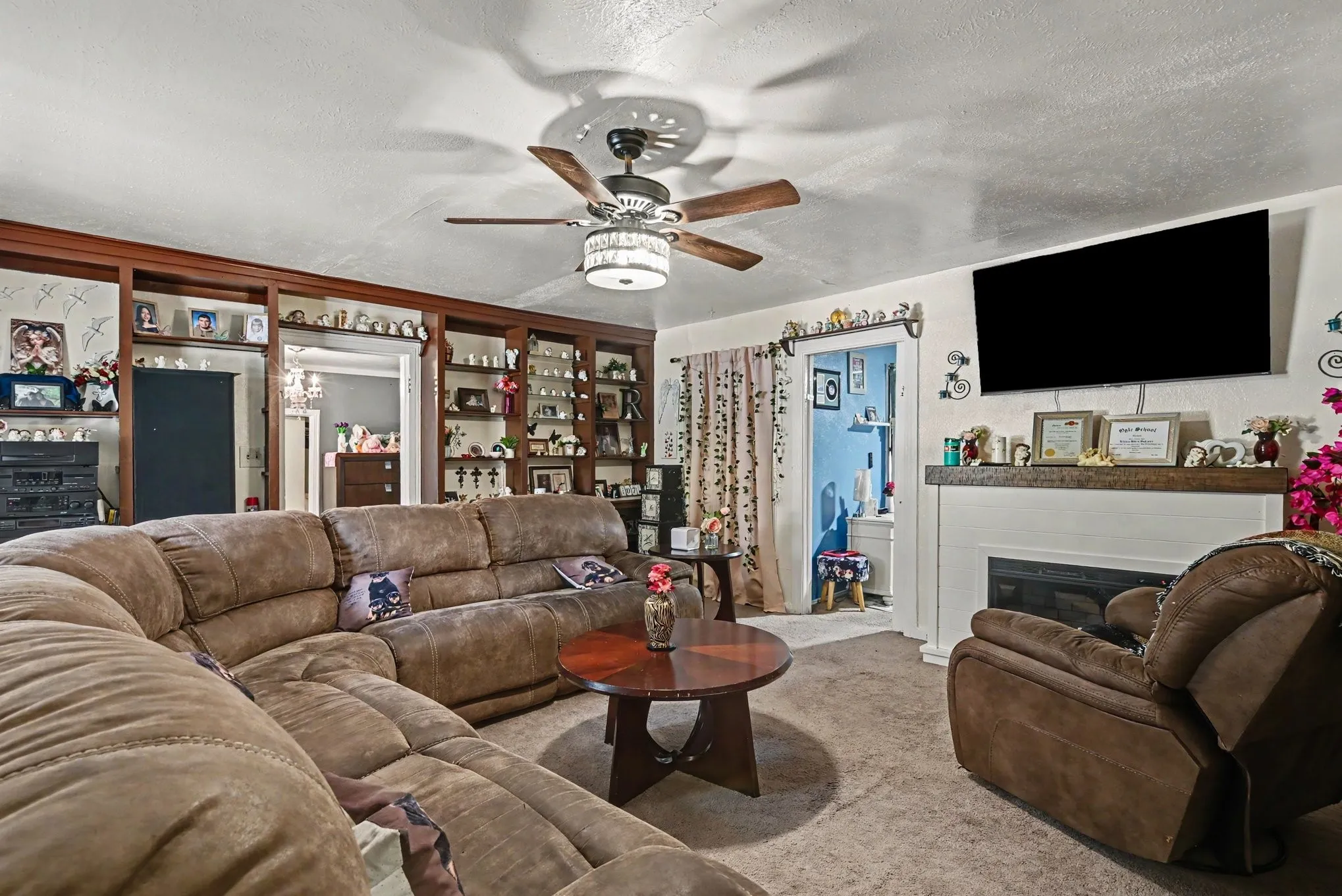 Single Family Residence For Sale in Tarrant County , 5533 Yeary Street, Sansom Park, Texas 76114, 4 Bedroom, 2 Bathroom, 2 Garage spaces, 1,616 Sqft, built in 1945, mls#21355390, Real Estate Agent in Sansom Park, Homes For Sale in Tarrant county, Homes For Sale in Sansom Park, Realtor in Sansom Park Texas, Real Estate Brokerage Independent Realty Texas, Luminita Cordes Realtor