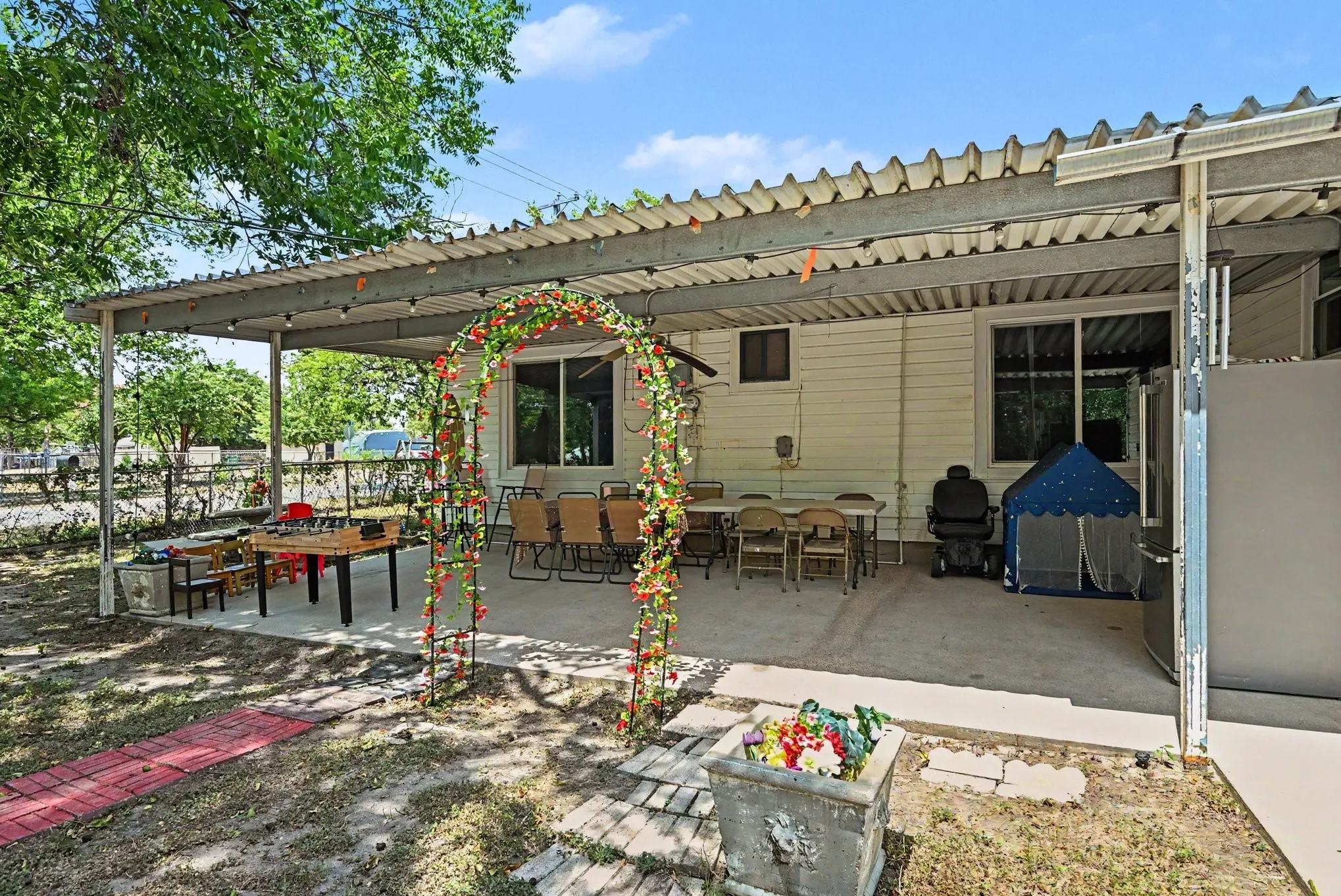 Single Family Residence For Sale in Tarrant County , 5533 Yeary Street, Sansom Park, Texas 76114, 4 Bedroom, 2 Bathroom, 2 Garage spaces, 1,616 Sqft, built in 1945, mls#21355390, Real Estate Agent in Sansom Park, Homes For Sale in Tarrant county, Homes For Sale in Sansom Park, Realtor in Sansom Park Texas, Real Estate Brokerage Independent Realty Texas, Luminita Cordes Realtor