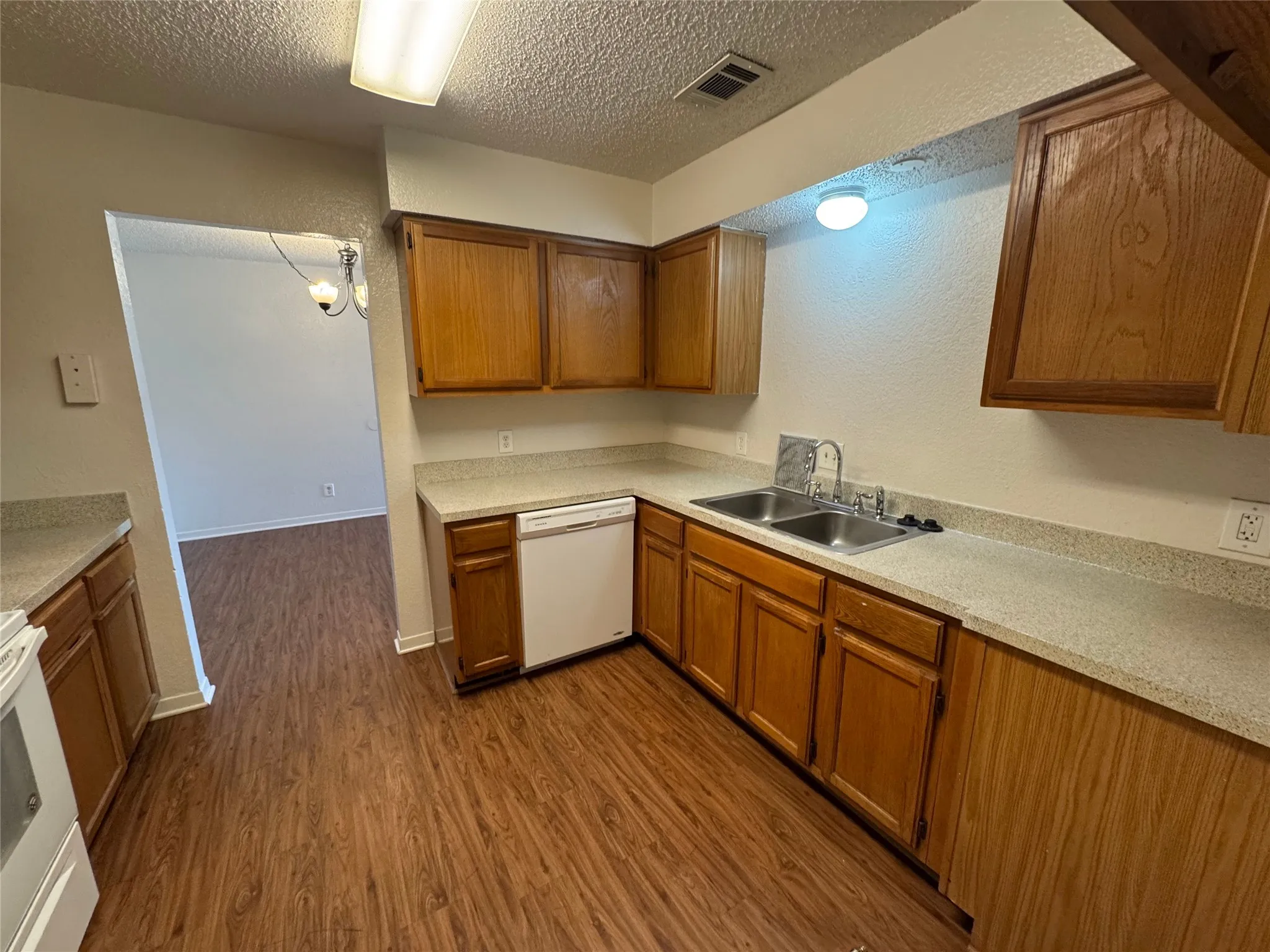 Single Family Residence For Rent in Tarrant County , 7510 Connie Lane, North Richland Hills, Texas 76182, 3 Bedroom, 2 Bathroom, 2 Garage spaces, 1,440 Sqft, built in 1986, mls#21355393, Real Estate Agent in North Richland Hills, Homes For Rent in Tarrant county, Homes For Rent in North Richland Hills, Realtor in North Richland Hills Texas, Real Estate Brokerage Independent Realty Texas, Luminita Cordes Realtor