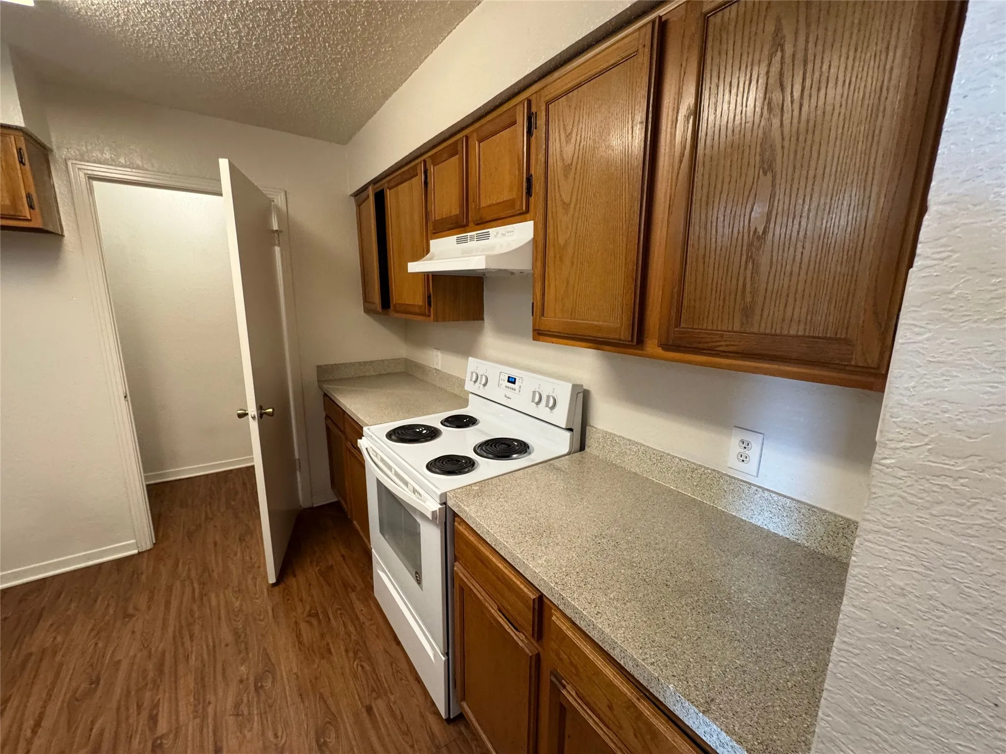 Single Family Residence For Rent in Tarrant County , 7510 Connie Lane, North Richland Hills, Texas 76182, 3 Bedroom, 2 Bathroom, 2 Garage spaces, 1,440 Sqft, built in 1986, mls#21355393, Real Estate Agent in North Richland Hills, Homes For Rent in Tarrant county, Homes For Rent in North Richland Hills, Realtor in North Richland Hills Texas, Real Estate Brokerage Independent Realty Texas, Luminita Cordes Realtor