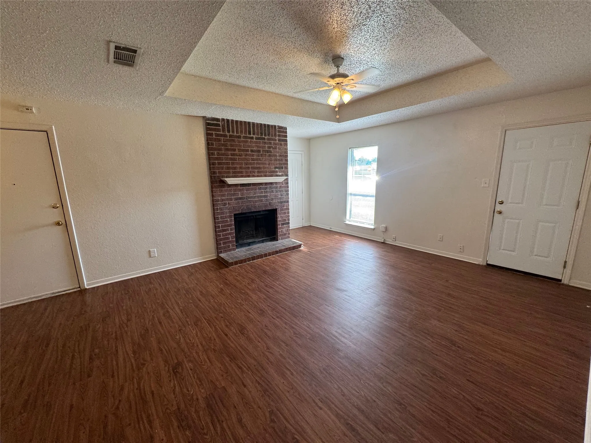 Single Family Residence For Rent in Tarrant County , 7510 Connie Lane, North Richland Hills, Texas 76182, 3 Bedroom, 2 Bathroom, 2 Garage spaces, 1,440 Sqft, built in 1986, mls#21355393, Real Estate Agent in North Richland Hills, Homes For Rent in Tarrant county, Homes For Rent in North Richland Hills, Realtor in North Richland Hills Texas, Real Estate Brokerage Independent Realty Texas, Luminita Cordes Realtor
