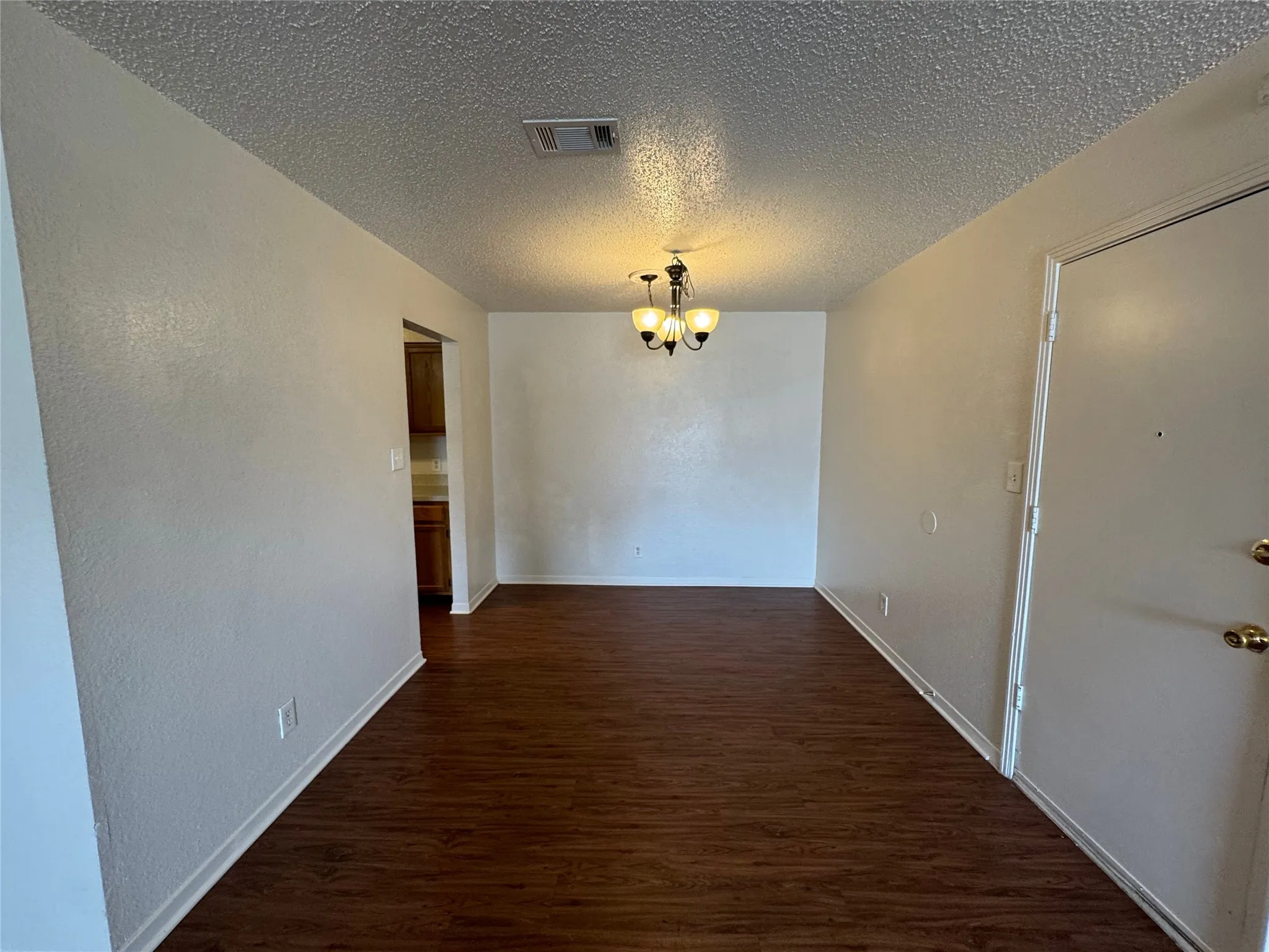 Single Family Residence For Rent in Tarrant County , 7510 Connie Lane, North Richland Hills, Texas 76182, 3 Bedroom, 2 Bathroom, 2 Garage spaces, 1,440 Sqft, built in 1986, mls#21355393, Real Estate Agent in North Richland Hills, Homes For Rent in Tarrant county, Homes For Rent in North Richland Hills, Realtor in North Richland Hills Texas, Real Estate Brokerage Independent Realty Texas, Luminita Cordes Realtor