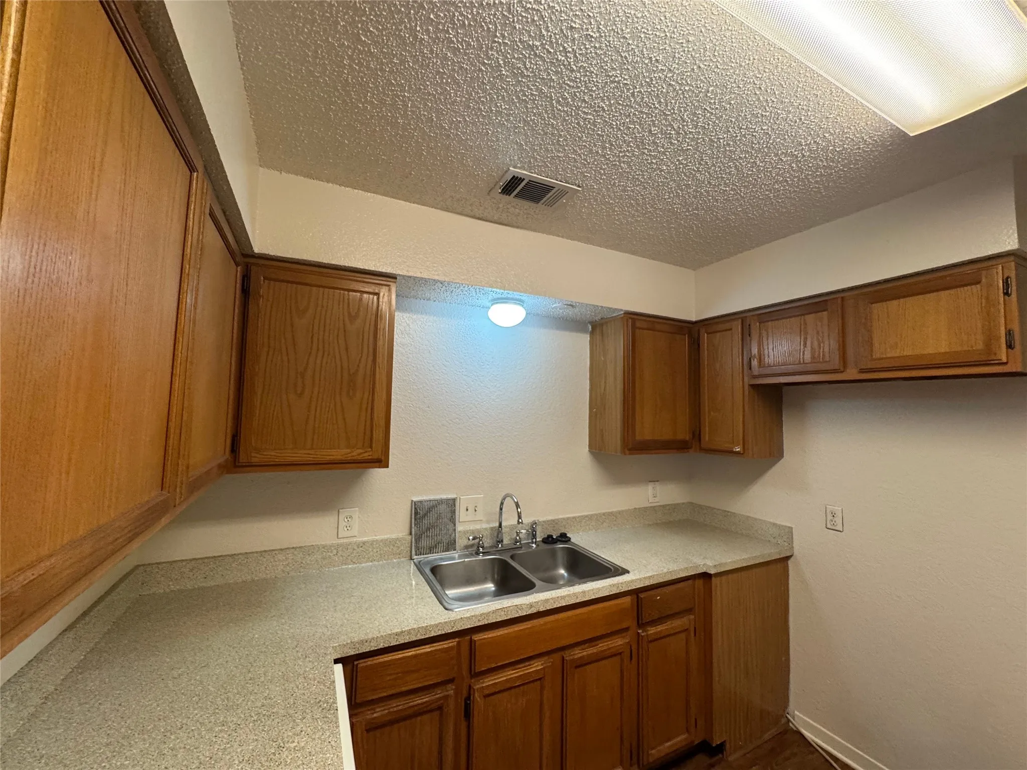 Single Family Residence For Rent in Tarrant County , 7510 Connie Lane, North Richland Hills, Texas 76182, 3 Bedroom, 2 Bathroom, 2 Garage spaces, 1,440 Sqft, built in 1986, mls#21355393, Real Estate Agent in North Richland Hills, Homes For Rent in Tarrant county, Homes For Rent in North Richland Hills, Realtor in North Richland Hills Texas, Real Estate Brokerage Independent Realty Texas, Luminita Cordes Realtor