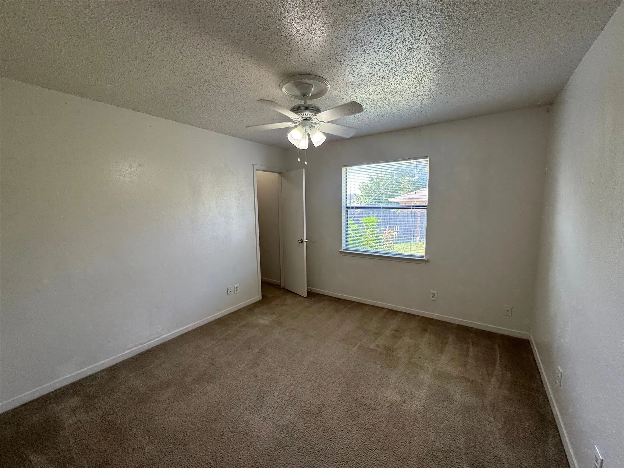 Single Family Residence For Rent in Tarrant County , 7510 Connie Lane, North Richland Hills, Texas 76182, 3 Bedroom, 2 Bathroom, 2 Garage spaces, 1,440 Sqft, built in 1986, mls#21355393, Real Estate Agent in North Richland Hills, Homes For Rent in Tarrant county, Homes For Rent in North Richland Hills, Realtor in North Richland Hills Texas, Real Estate Brokerage Independent Realty Texas, Luminita Cordes Realtor